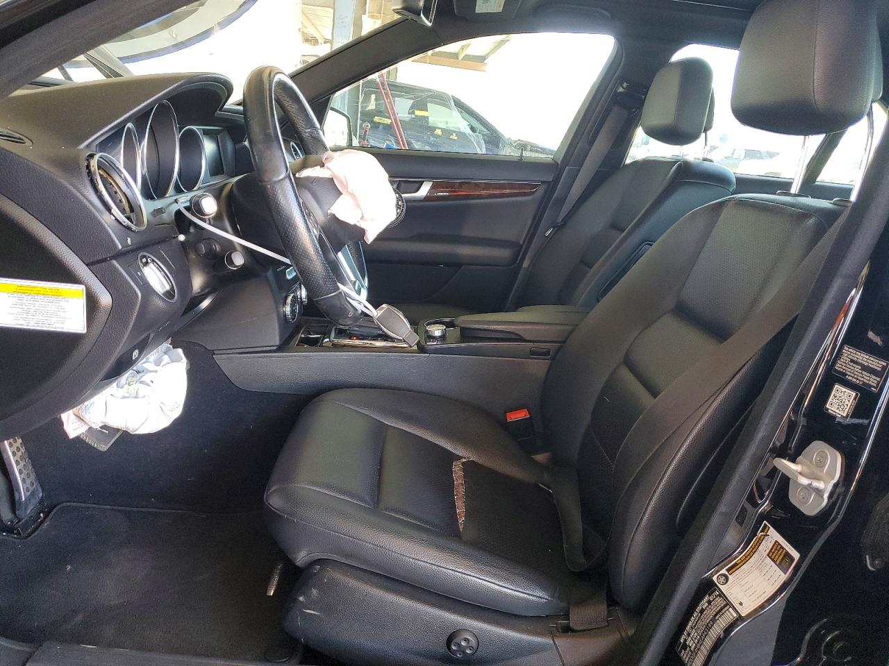 2014 Mercedes-benz C 250 Черный vin: WDDGF4HB4EA943199