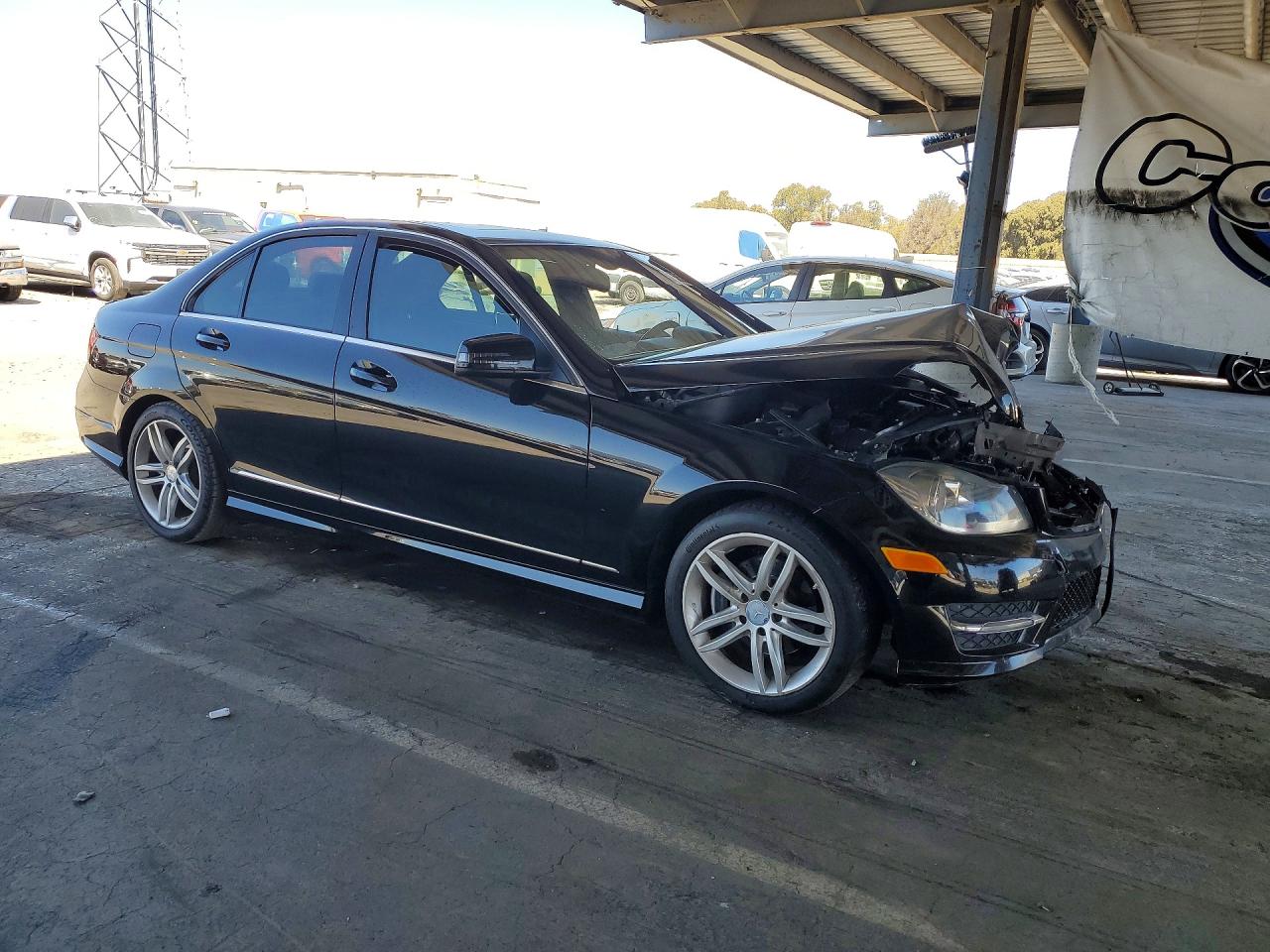 2014 Mercedes-benz C 250 Черный vin: WDDGF4HB4EA943199