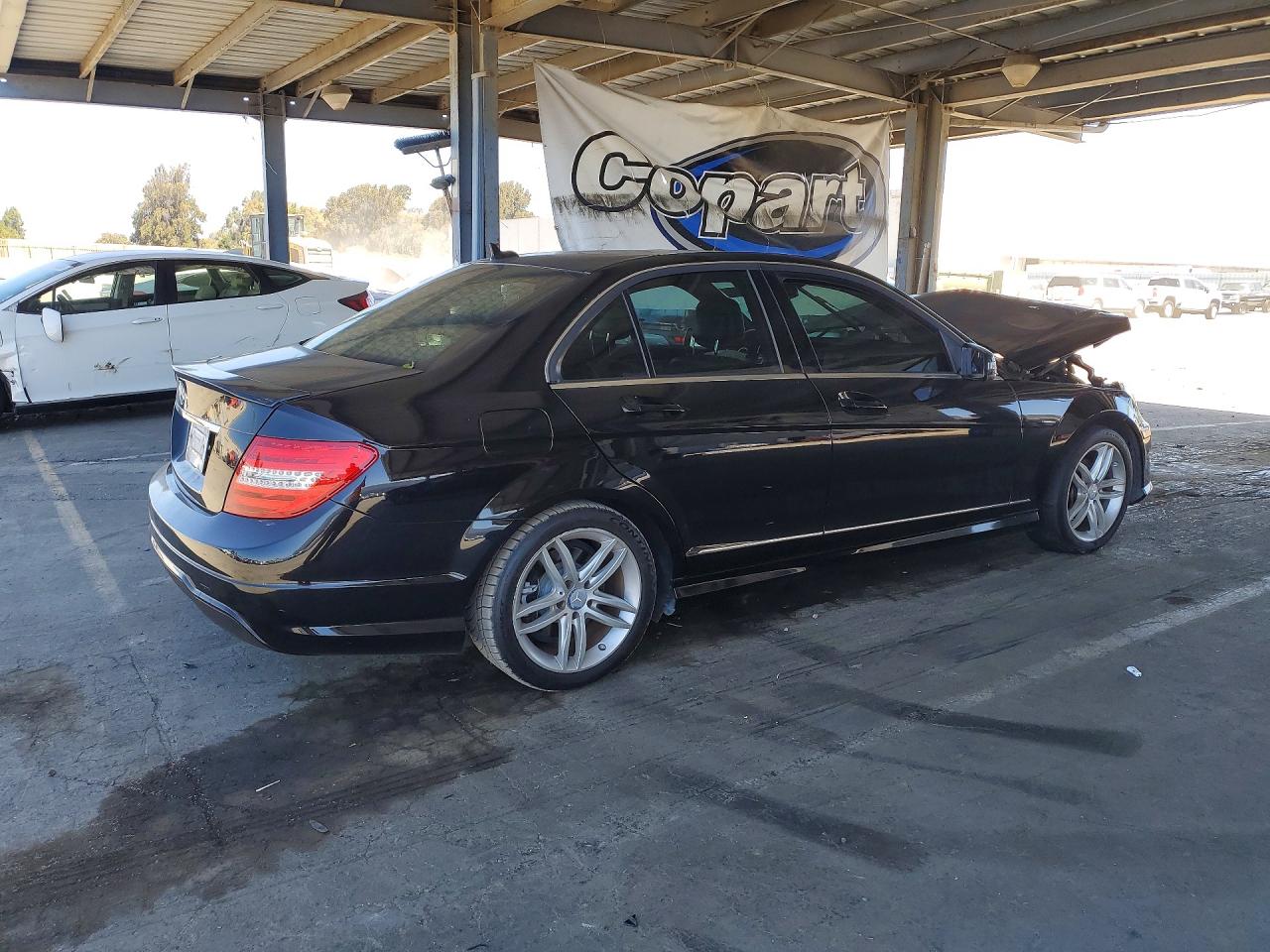 2014 Mercedes-benz C 250 Черный vin: WDDGF4HB4EA943199