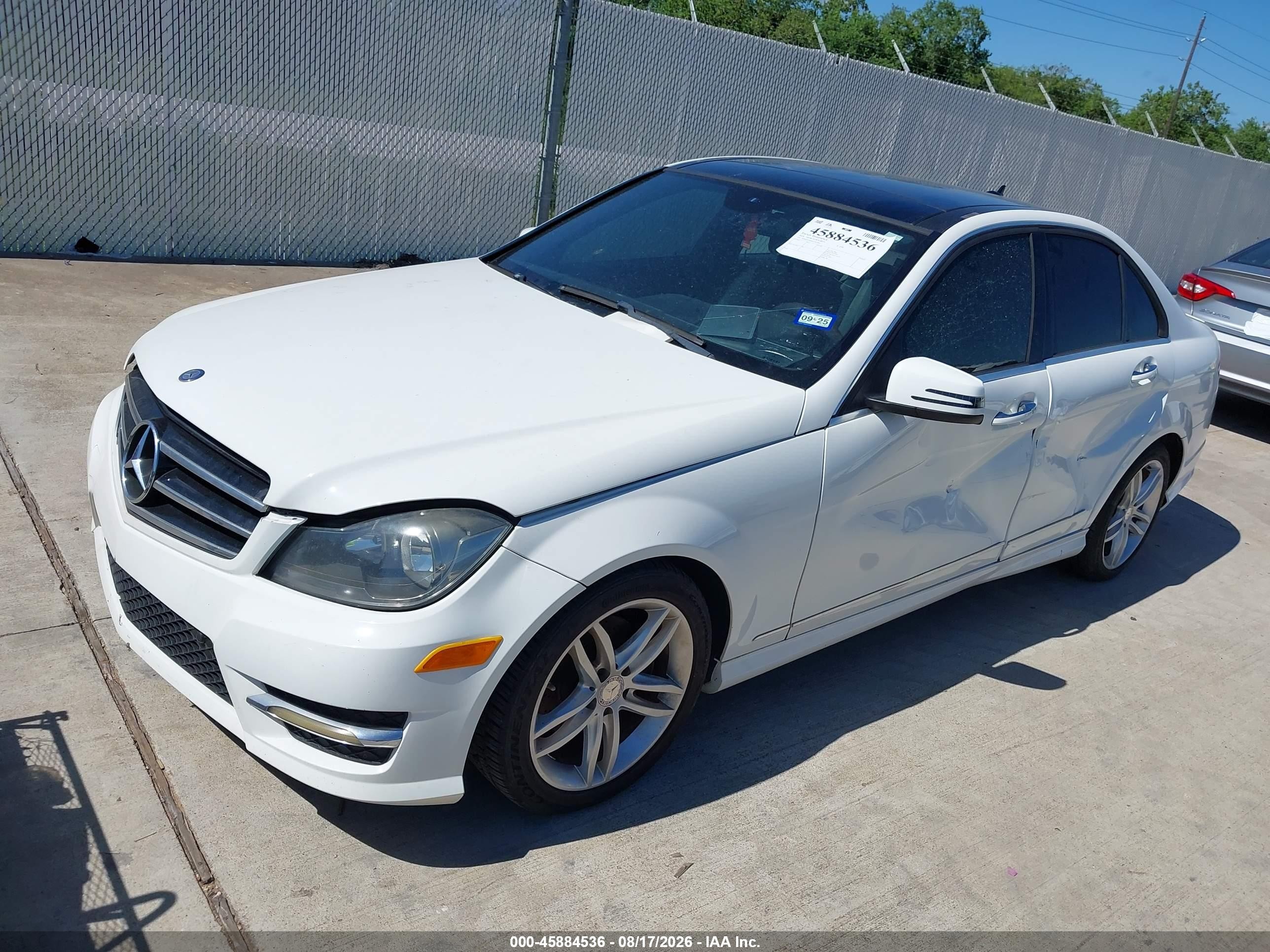 2014 Mercedes-benz C 250 Sport Белый vin: WDDGF4HB4EA967891
