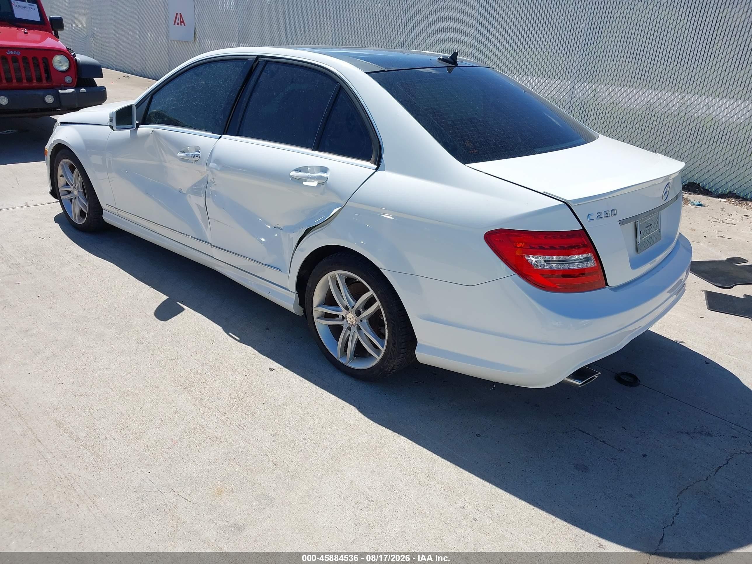 2014 Mercedes-benz C 250 Sport Белый vin: WDDGF4HB4EA967891
