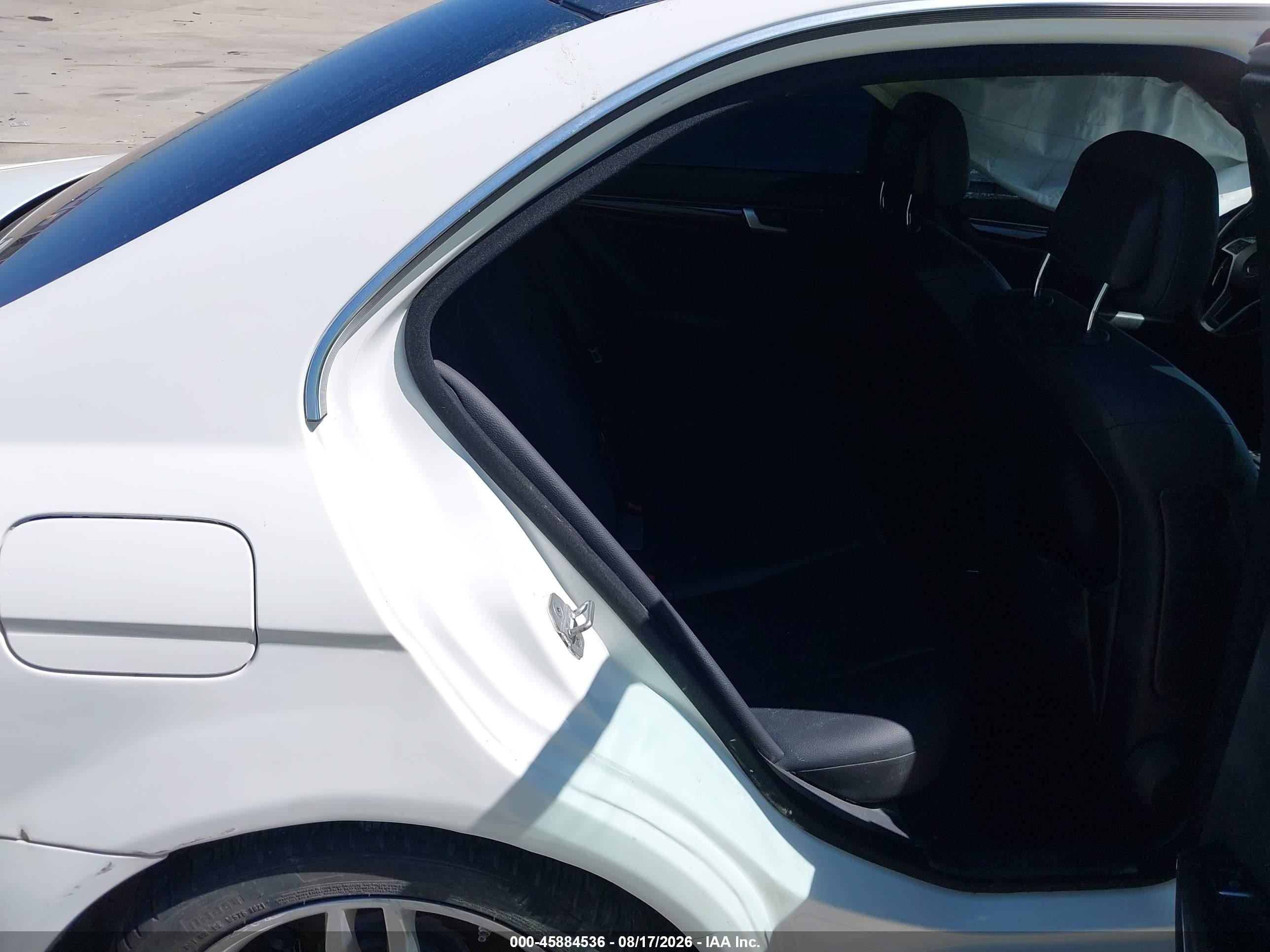 2014 Mercedes-benz C 250 Sport Белый vin: WDDGF4HB4EA967891
