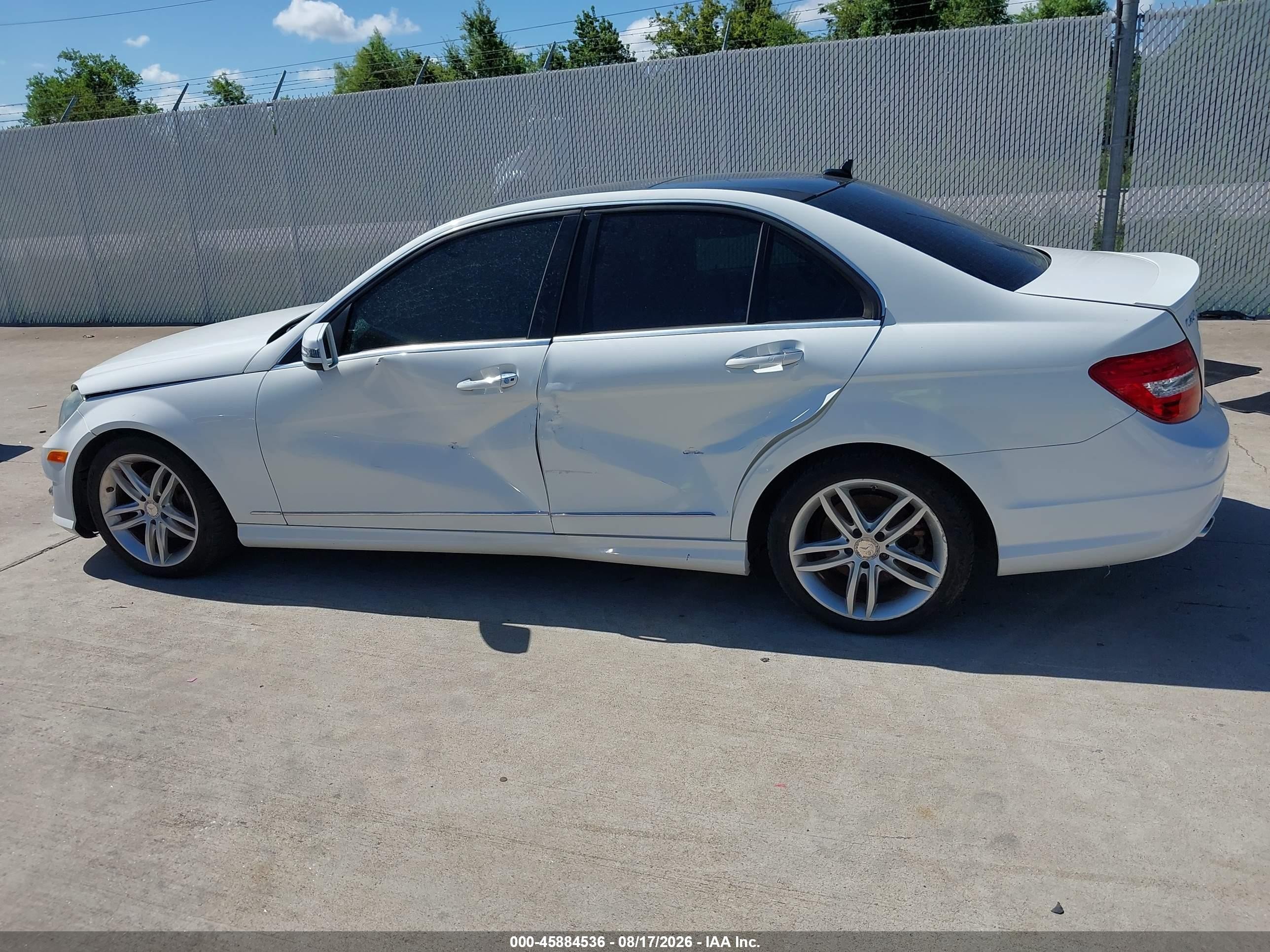 2014 Mercedes-benz C 250 Sport Белый vin: WDDGF4HB4EA967891