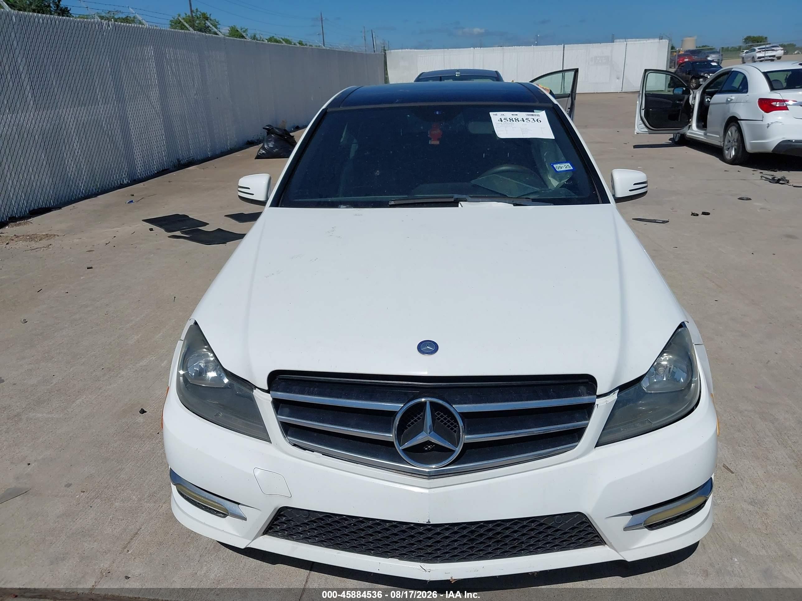 2014 Mercedes-benz C 250 Sport Белый vin: WDDGF4HB4EA967891