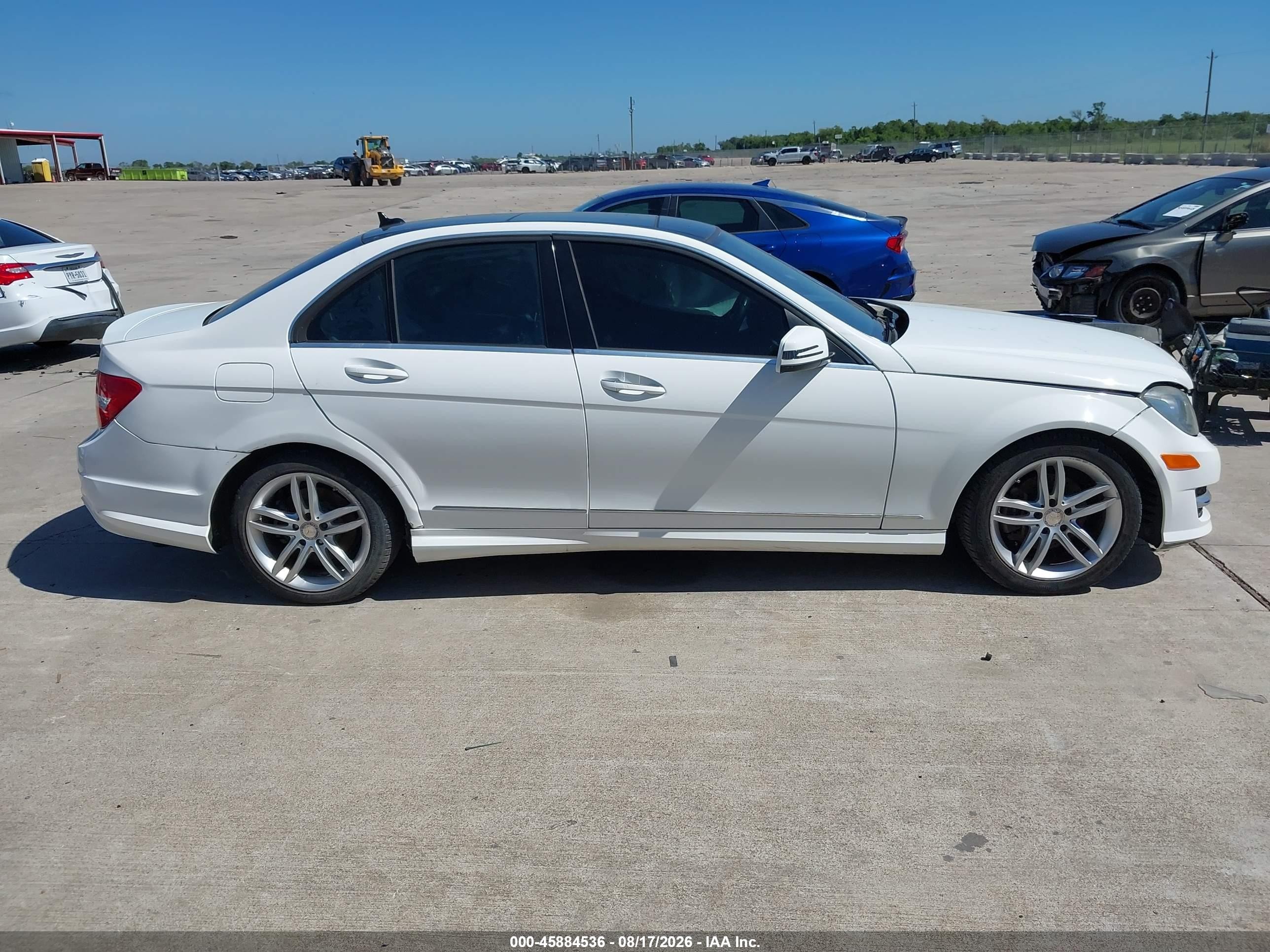 2014 Mercedes-benz C 250 Sport Белый vin: WDDGF4HB4EA967891