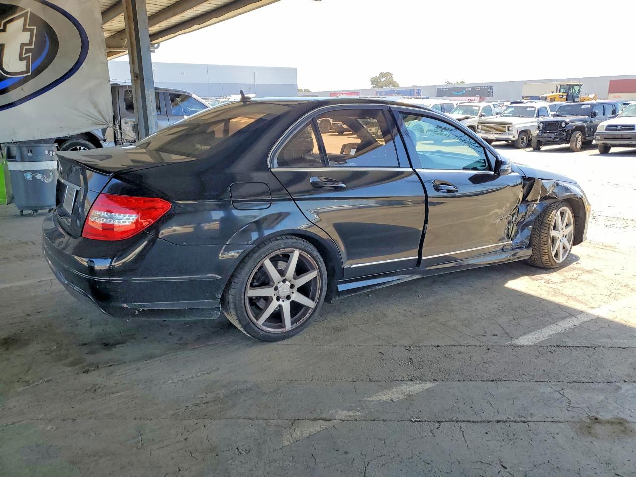 2014 Mercedes-benz C 250 Черный vin: WDDGF4HB4EG245060