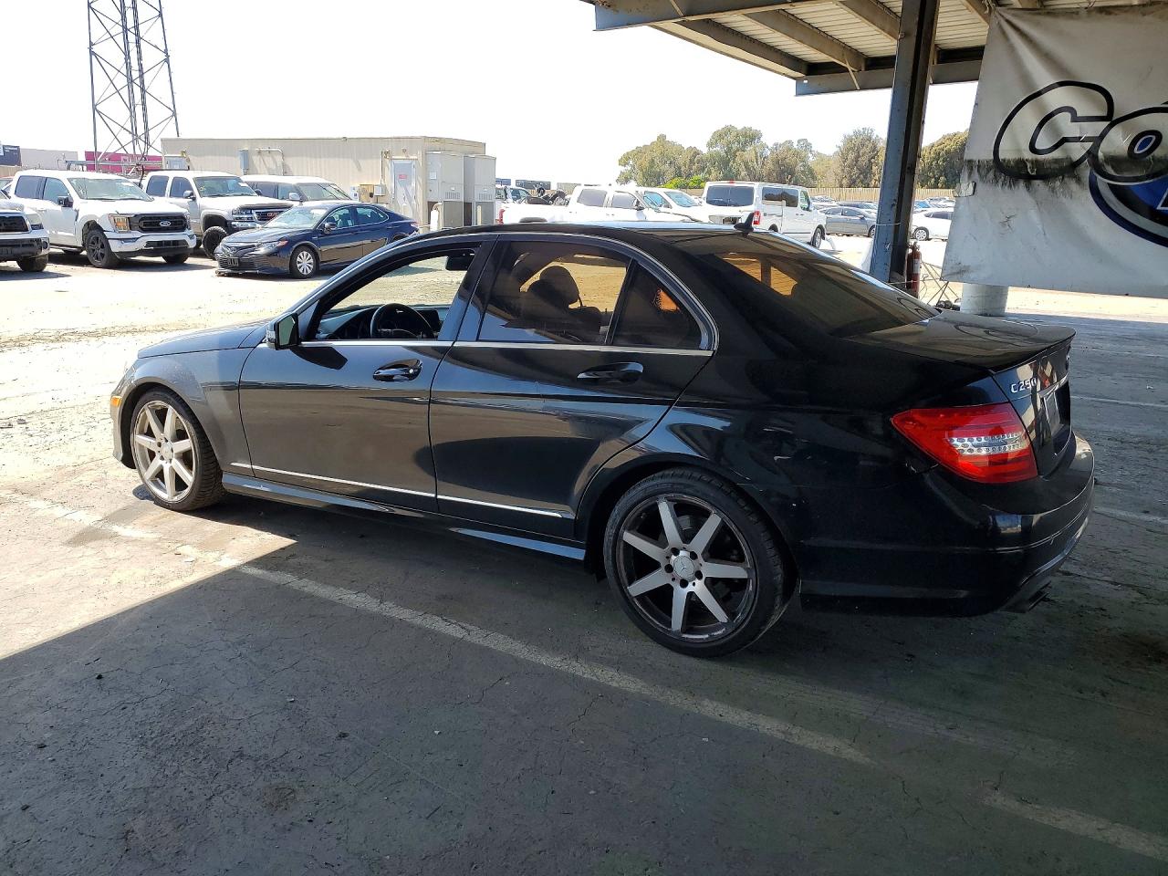 2014 Mercedes-benz C 250 Черный vin: WDDGF4HB4EG245060