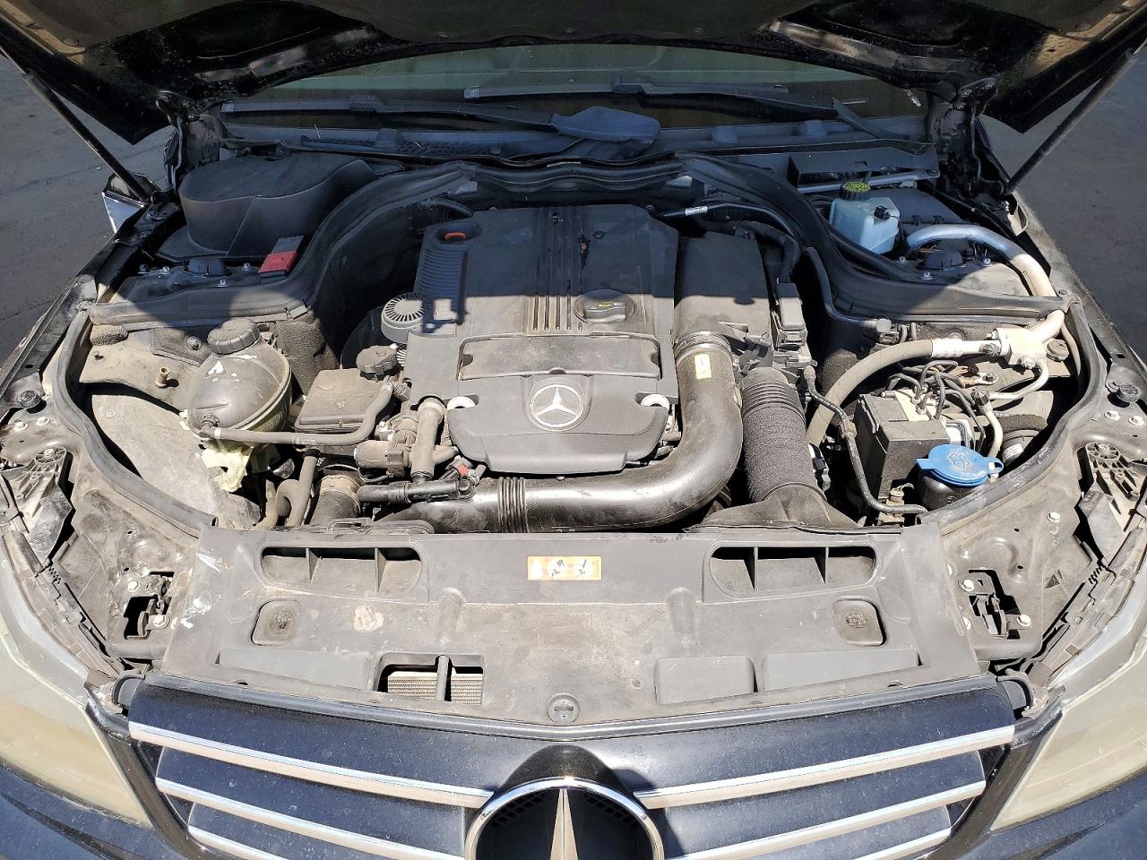 2014 Mercedes-benz C 250 Черный vin: WDDGF4HB4EG245060