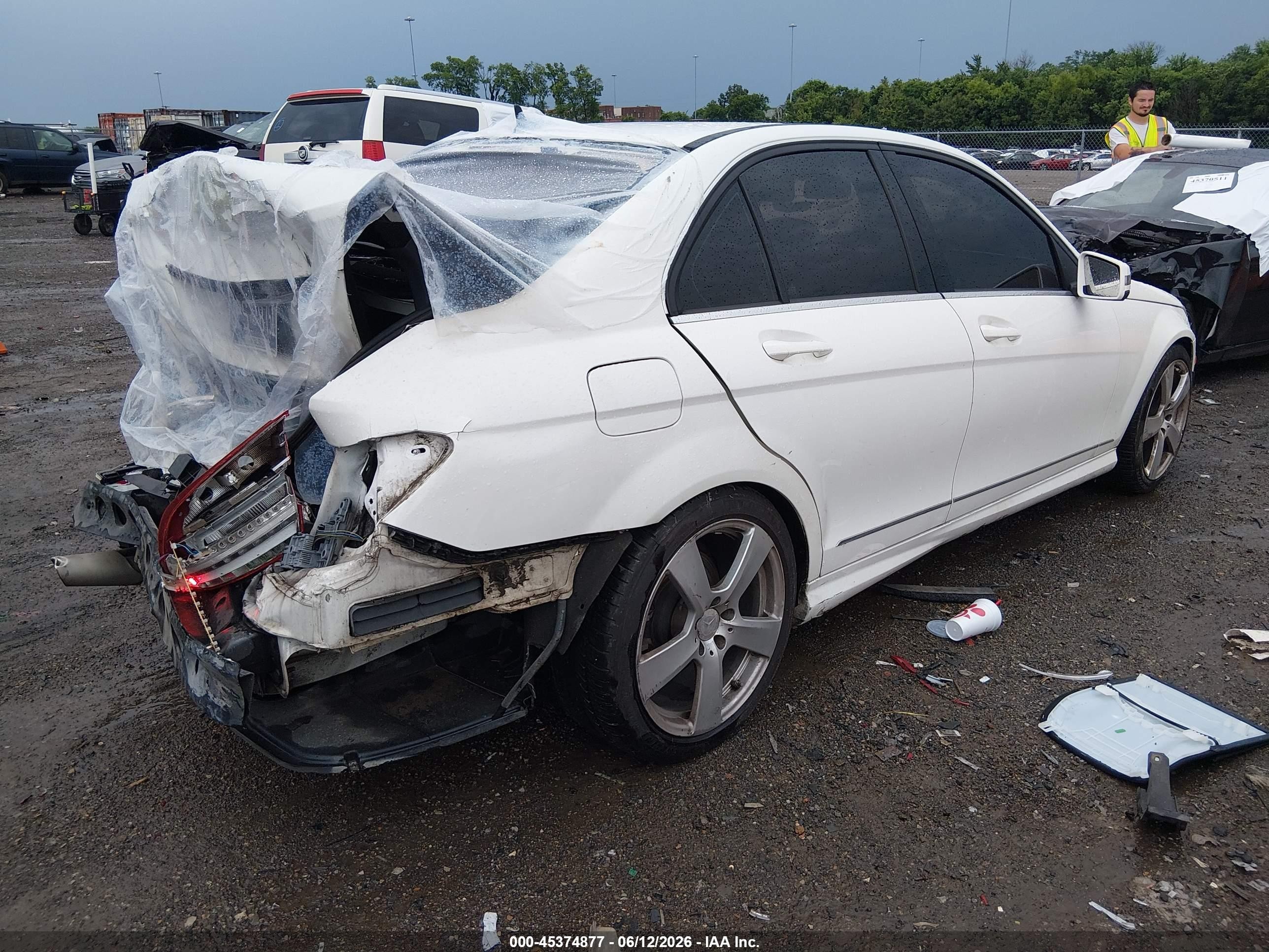 2014 Mercedes-benz C 250 Sport White vin: WDDGF4HB4EG250999