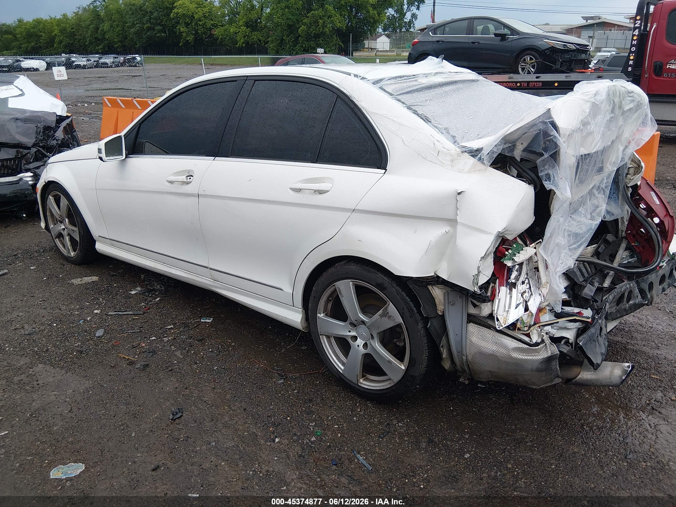 2014 Mercedes-benz C 250 Sport White vin: WDDGF4HB4EG250999
