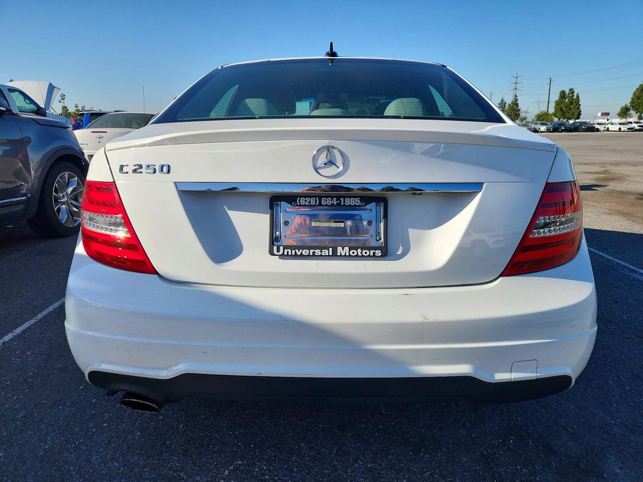 2014 Mercedes-benz C 250 Белый vin: WDDGF4HB4ER302300