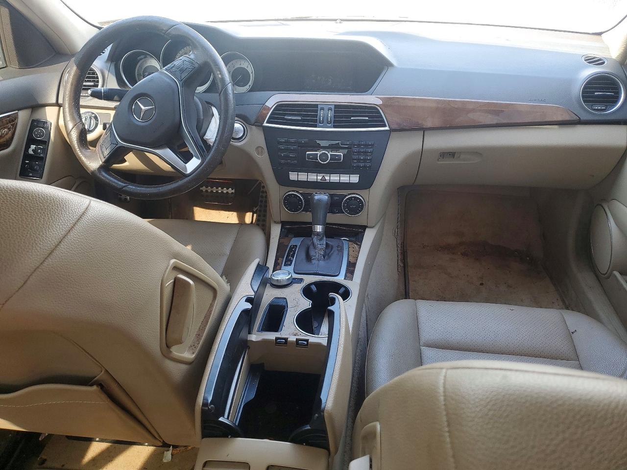 2014 Mercedes-benz C 250 White vin: WDDGF4HB4ER305701