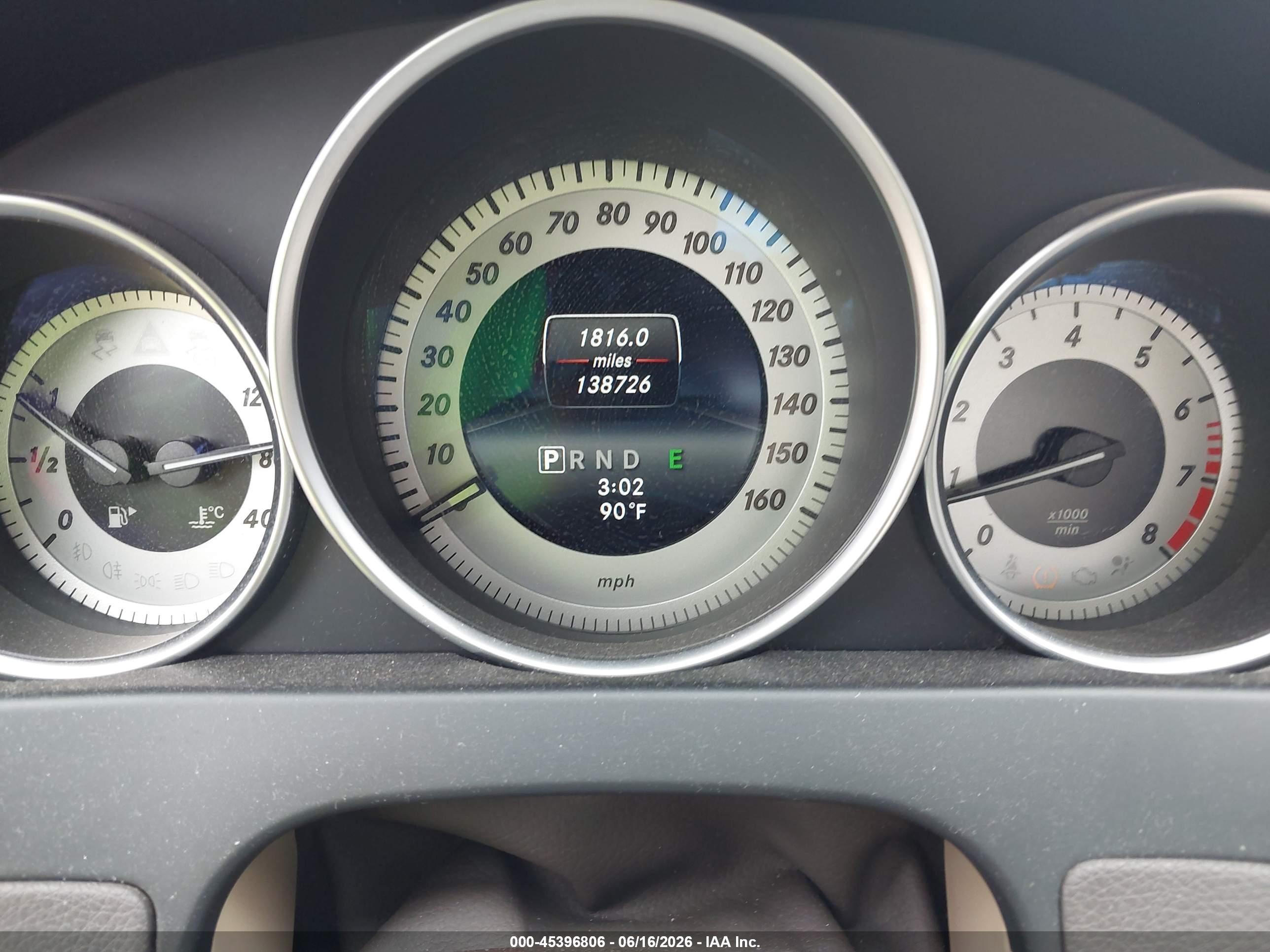 2014 Mercedes-benz C 250 Sport Белый vin: WDDGF4HB4ER307819