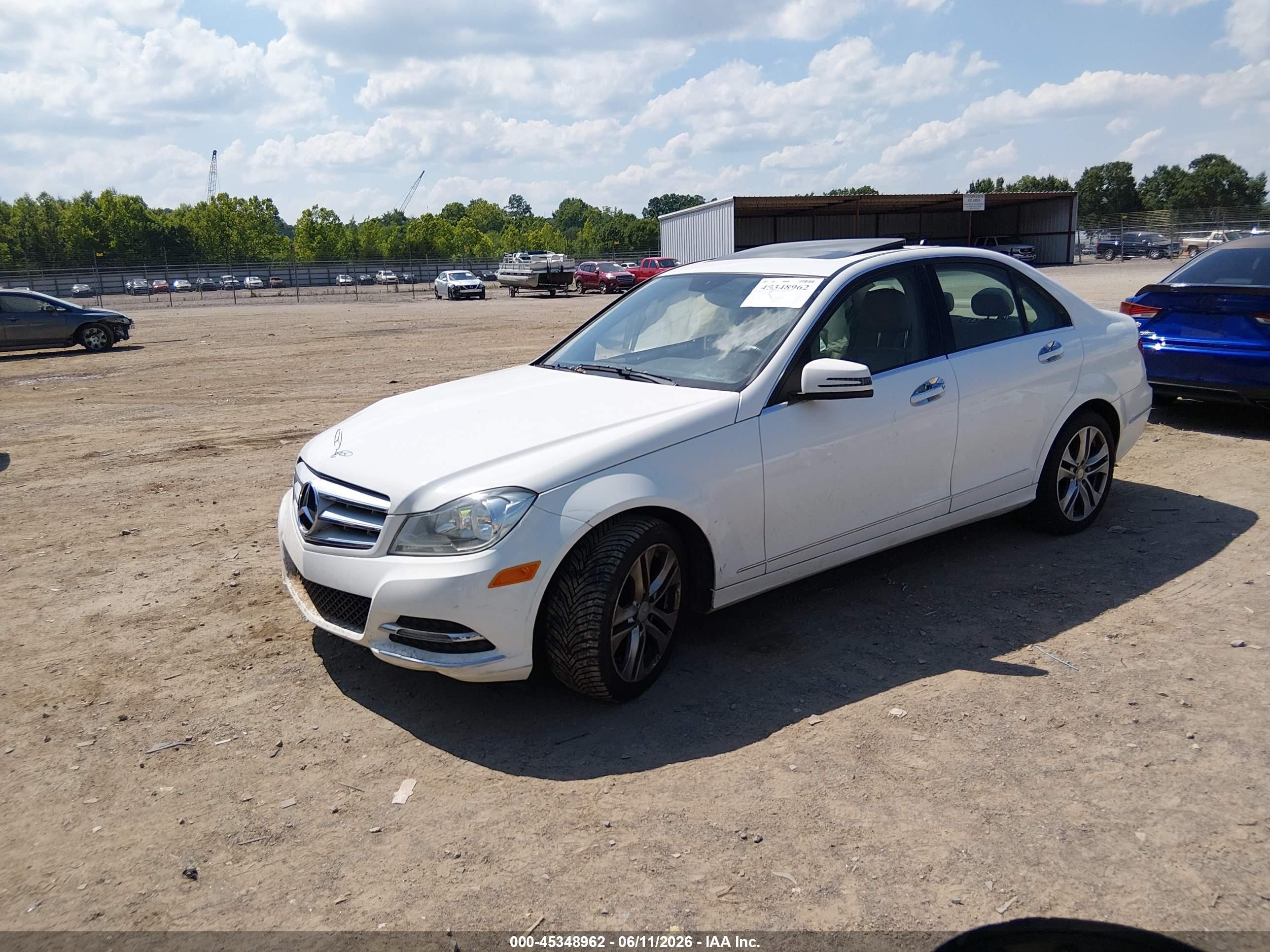 2014 Mercedes-benz C 250 Luxury White vin: WDDGF4HB4ER310512
