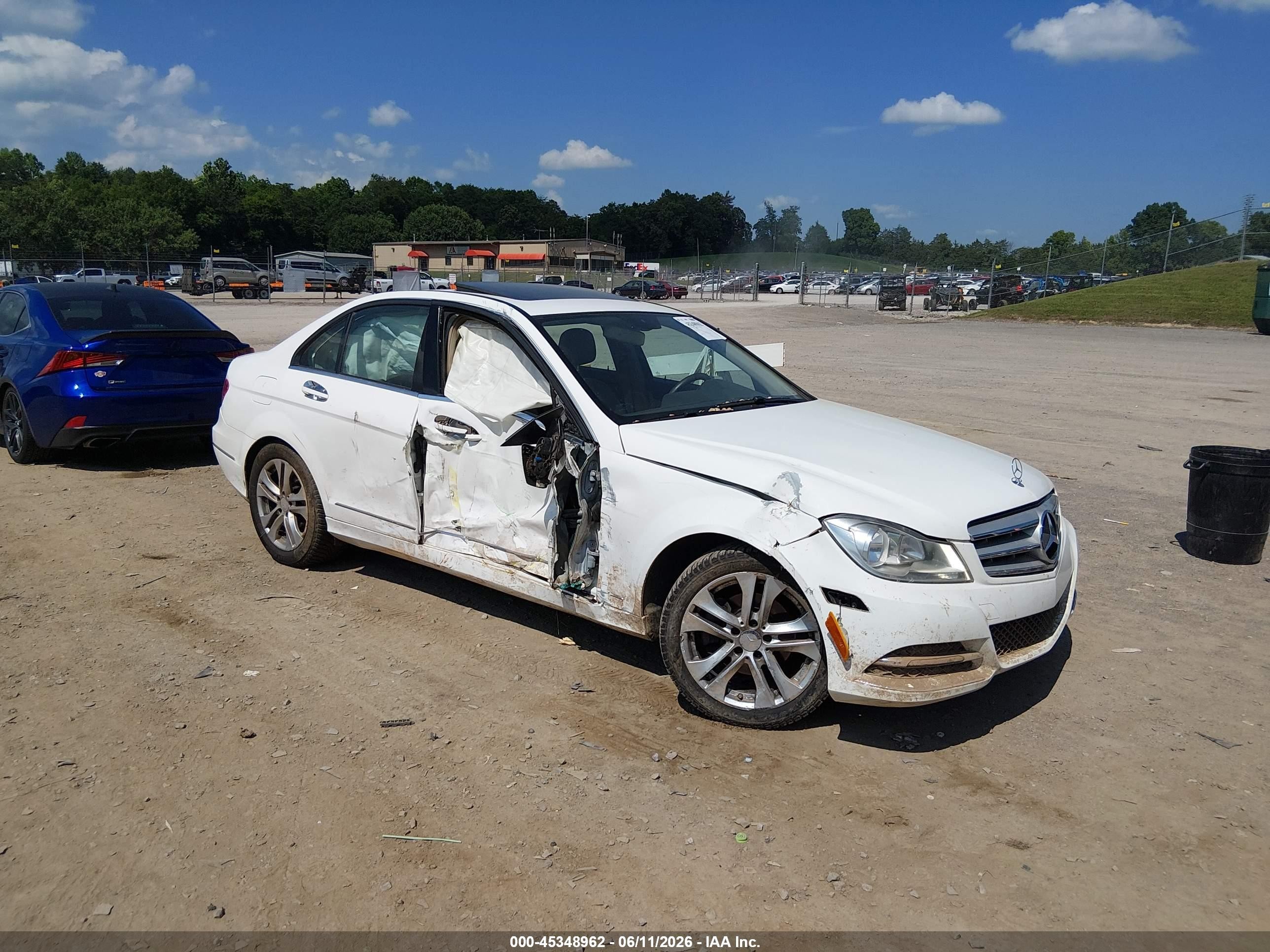 2014 Mercedes-benz C 250 Luxury White vin: WDDGF4HB4ER310512