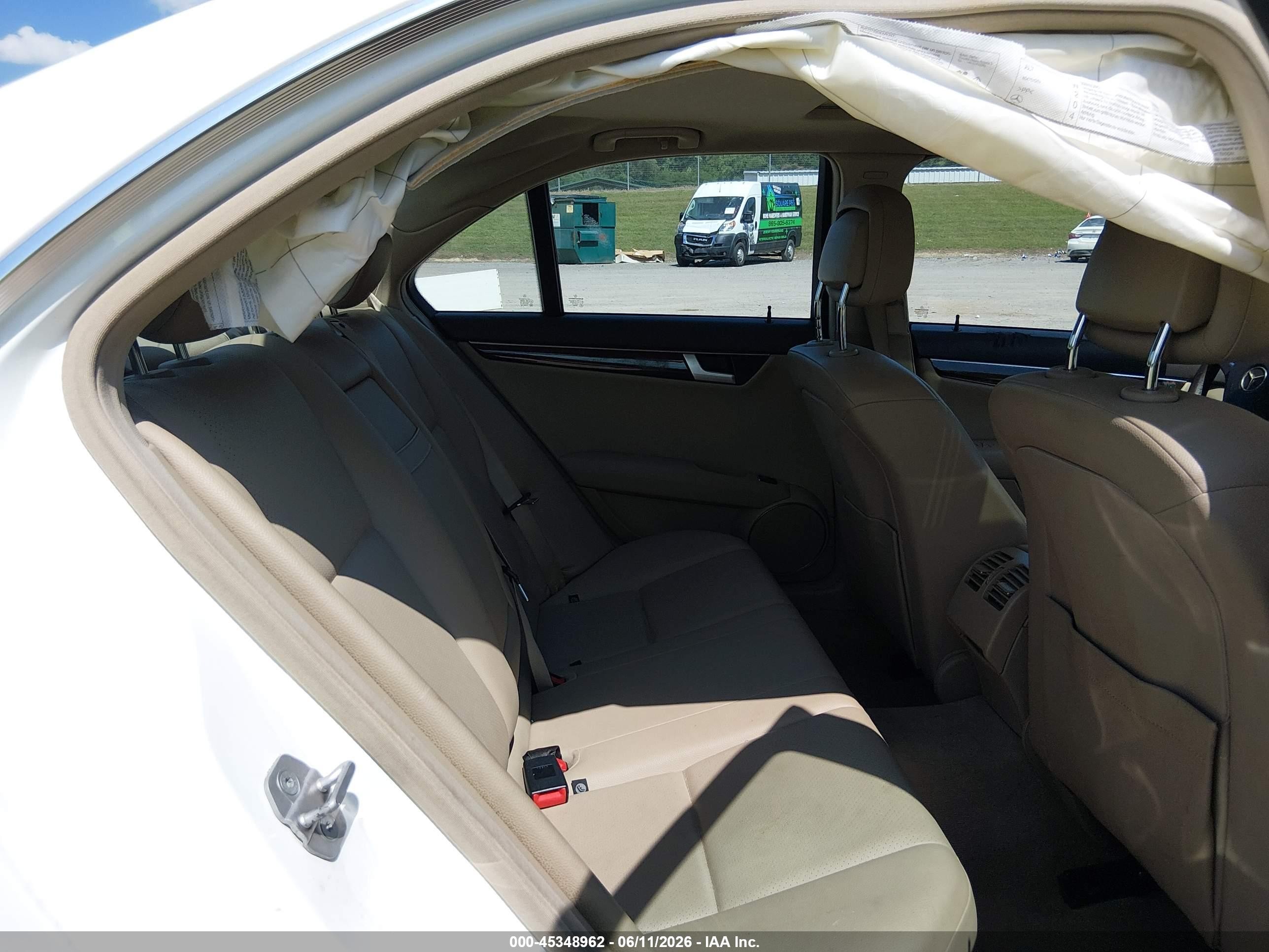 2014 Mercedes-benz C 250 Luxury White vin: WDDGF4HB4ER310512