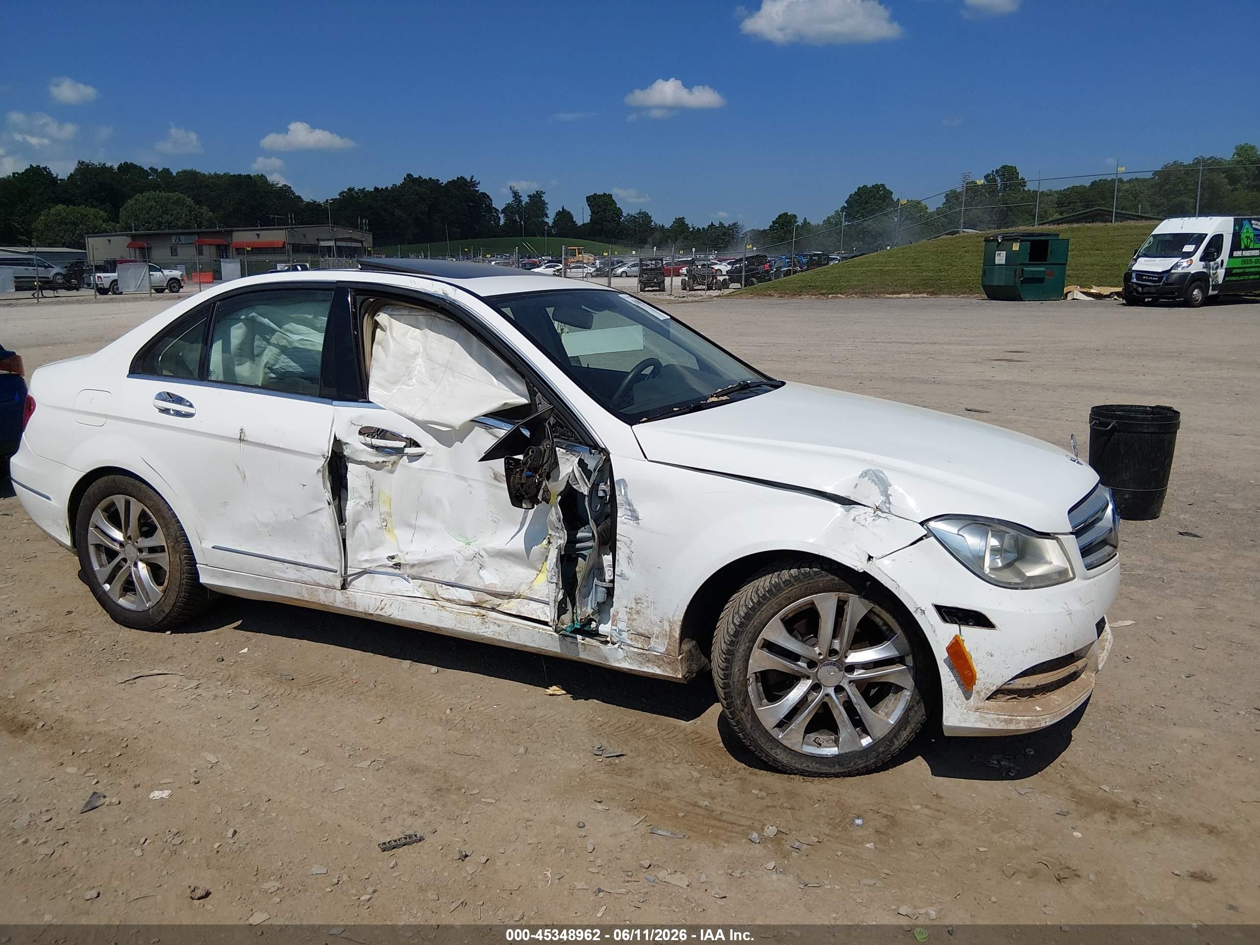 2014 Mercedes-benz C 250 Luxury White vin: WDDGF4HB4ER310512