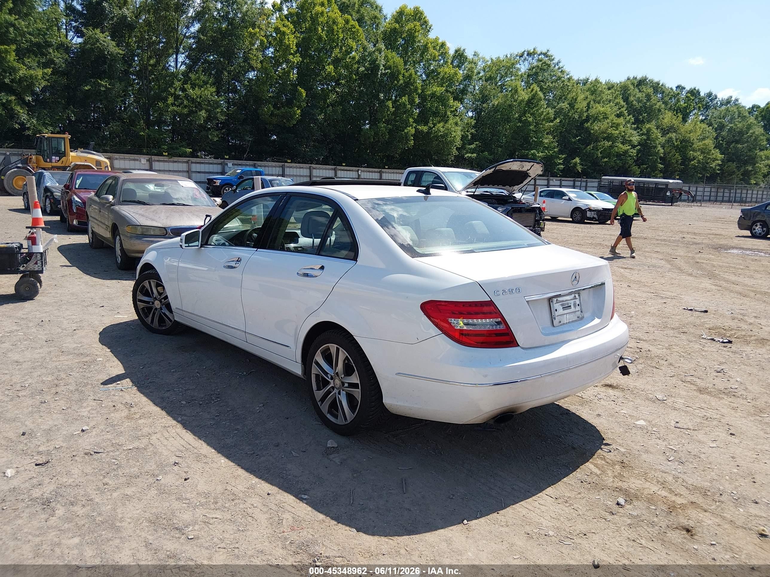 2014 Mercedes-benz C 250 Luxury White vin: WDDGF4HB4ER310512
