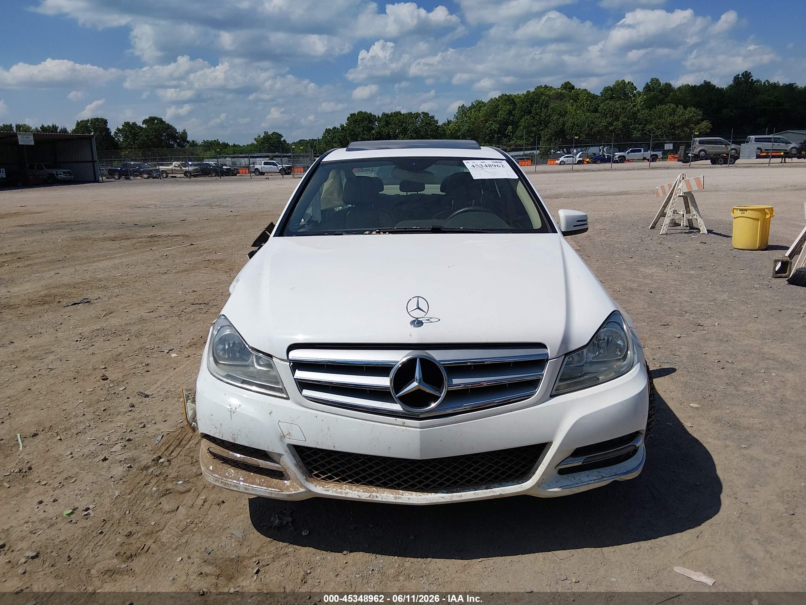 2014 Mercedes-benz C 250 Luxury White vin: WDDGF4HB4ER310512
