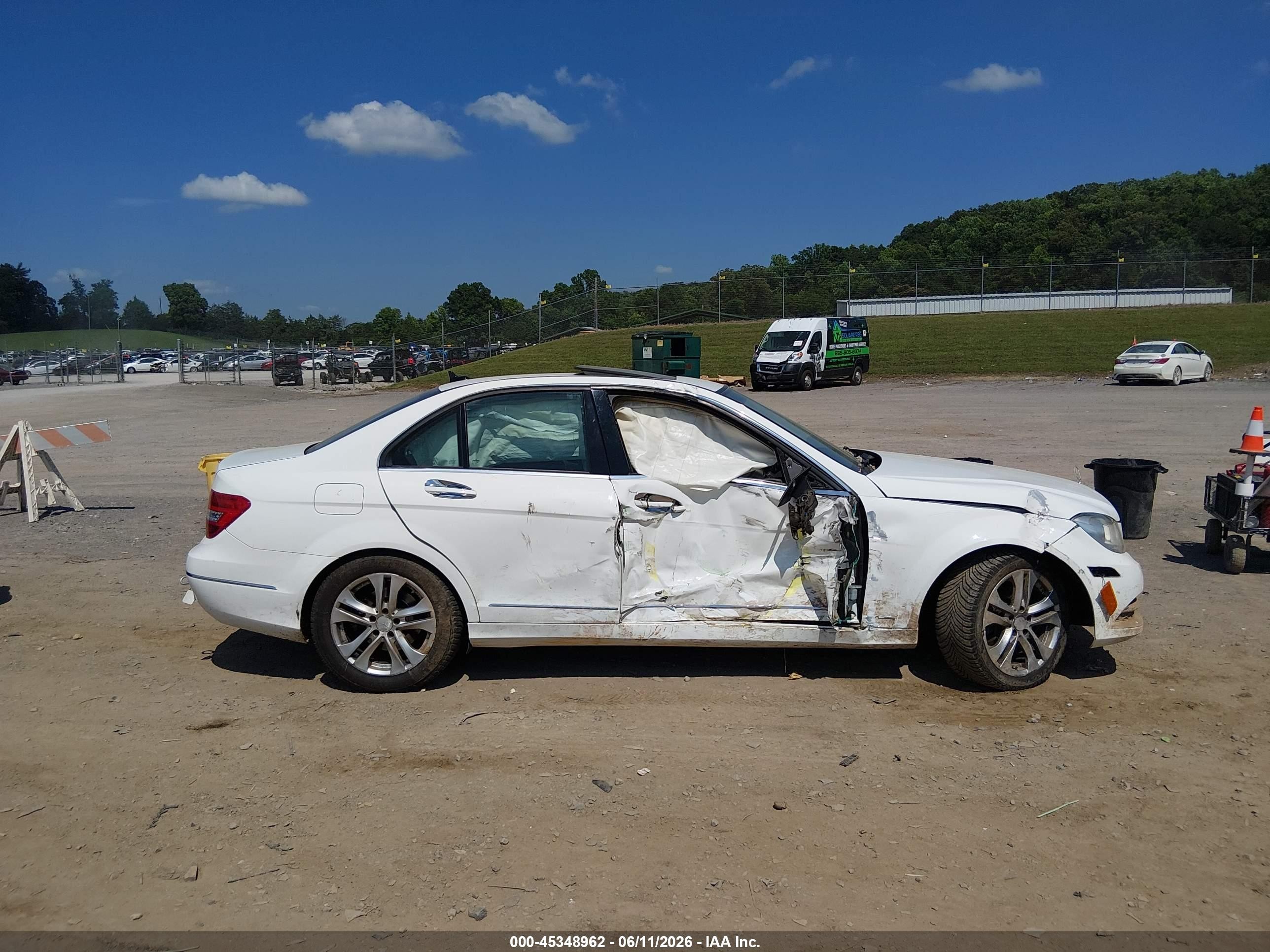 2014 Mercedes-benz C 250 Luxury White vin: WDDGF4HB4ER310512