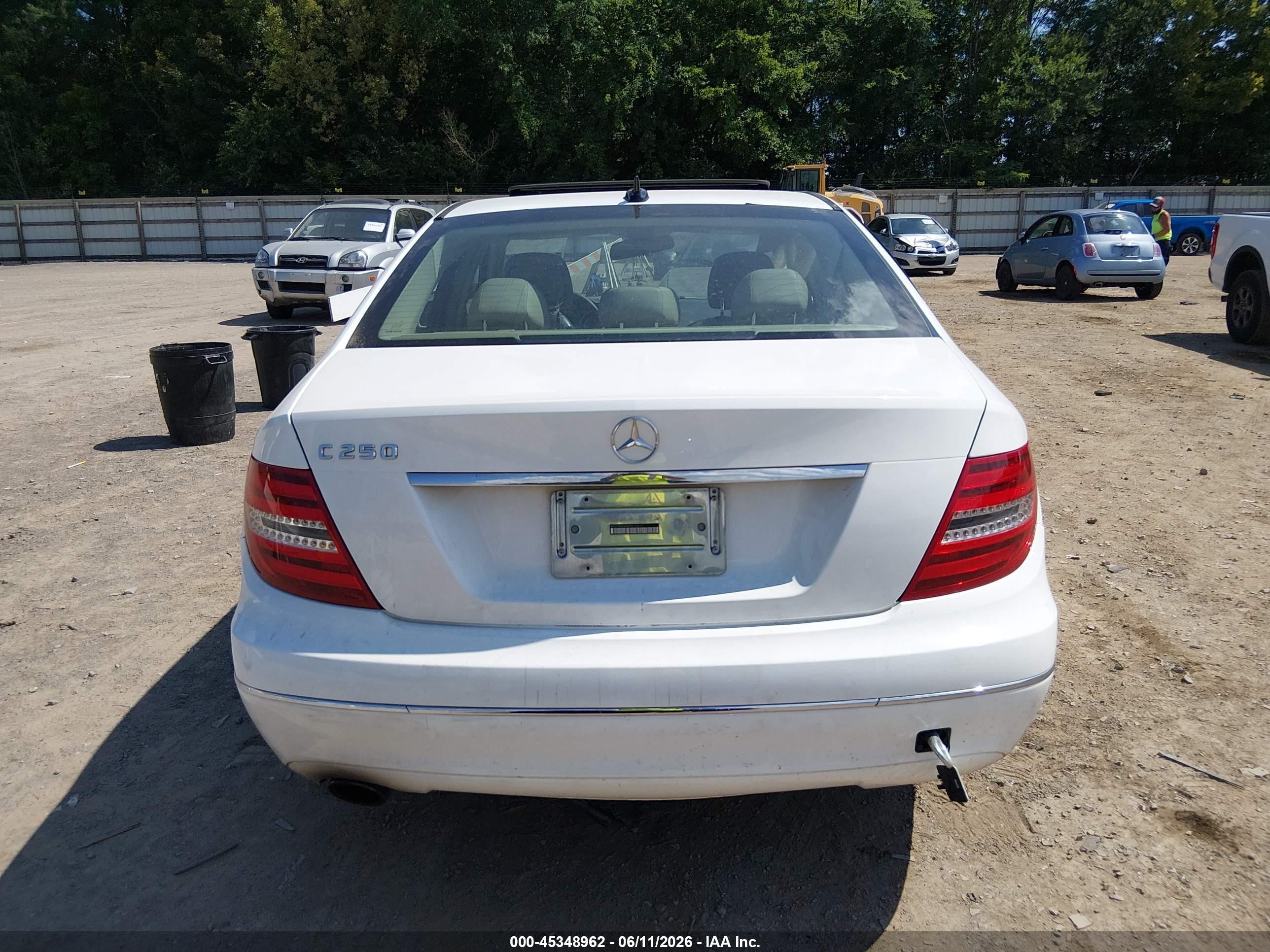 2014 Mercedes-benz C 250 Luxury White vin: WDDGF4HB4ER310512