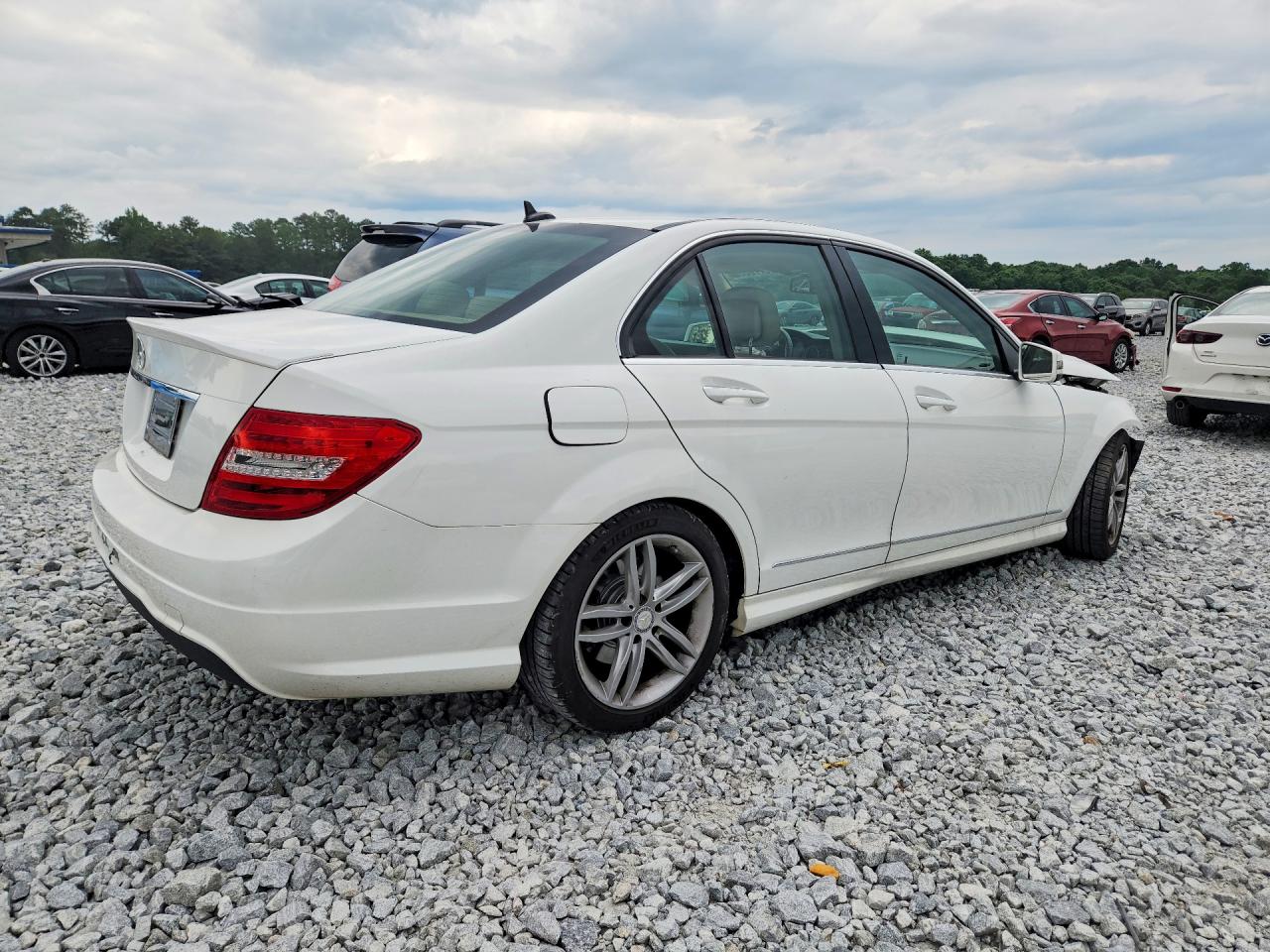 2014 Mercedes-benz C 250 White vin: WDDGF4HB4ER311188