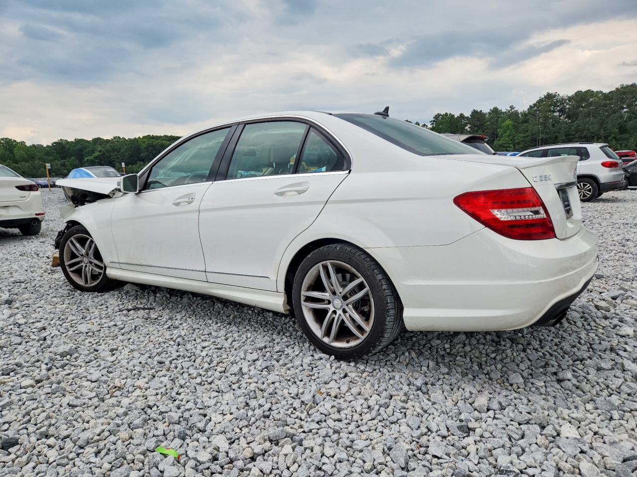 2014 Mercedes-benz C 250 White vin: WDDGF4HB4ER311188