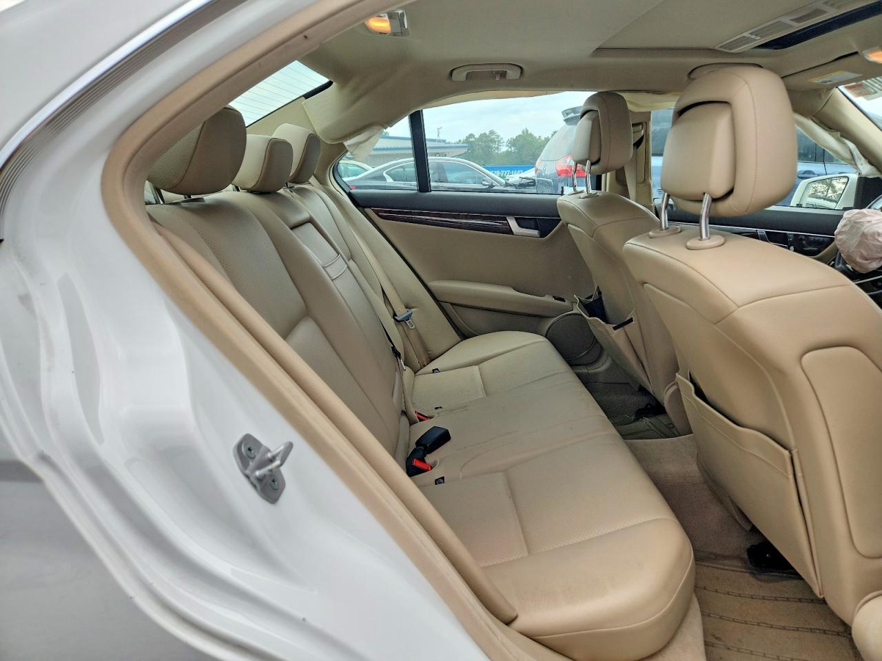 2014 Mercedes-benz C 250 White vin: WDDGF4HB4ER311188