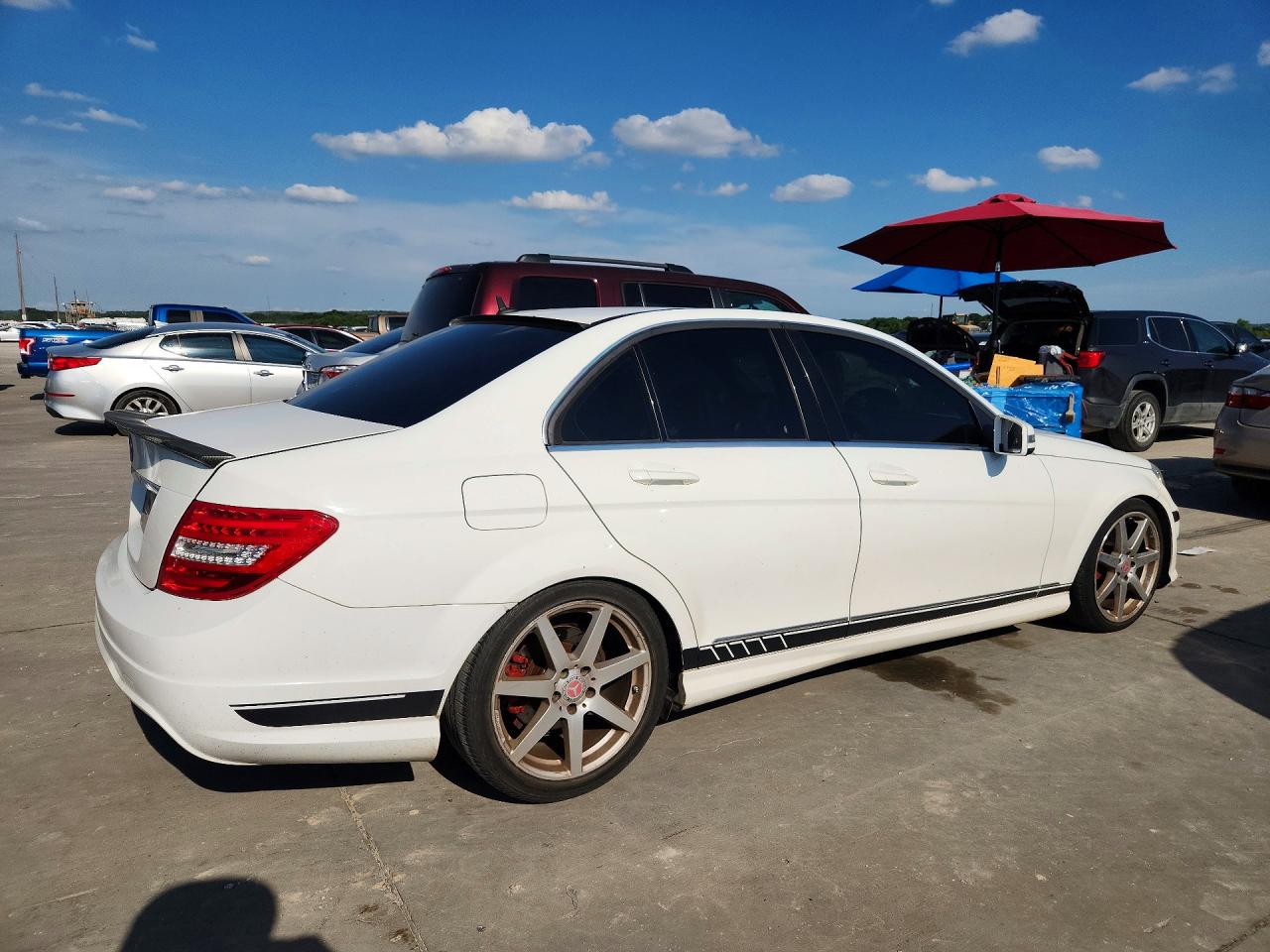 2014 Mercedes-benz C 250 White vin: WDDGF4HB4ER314561
