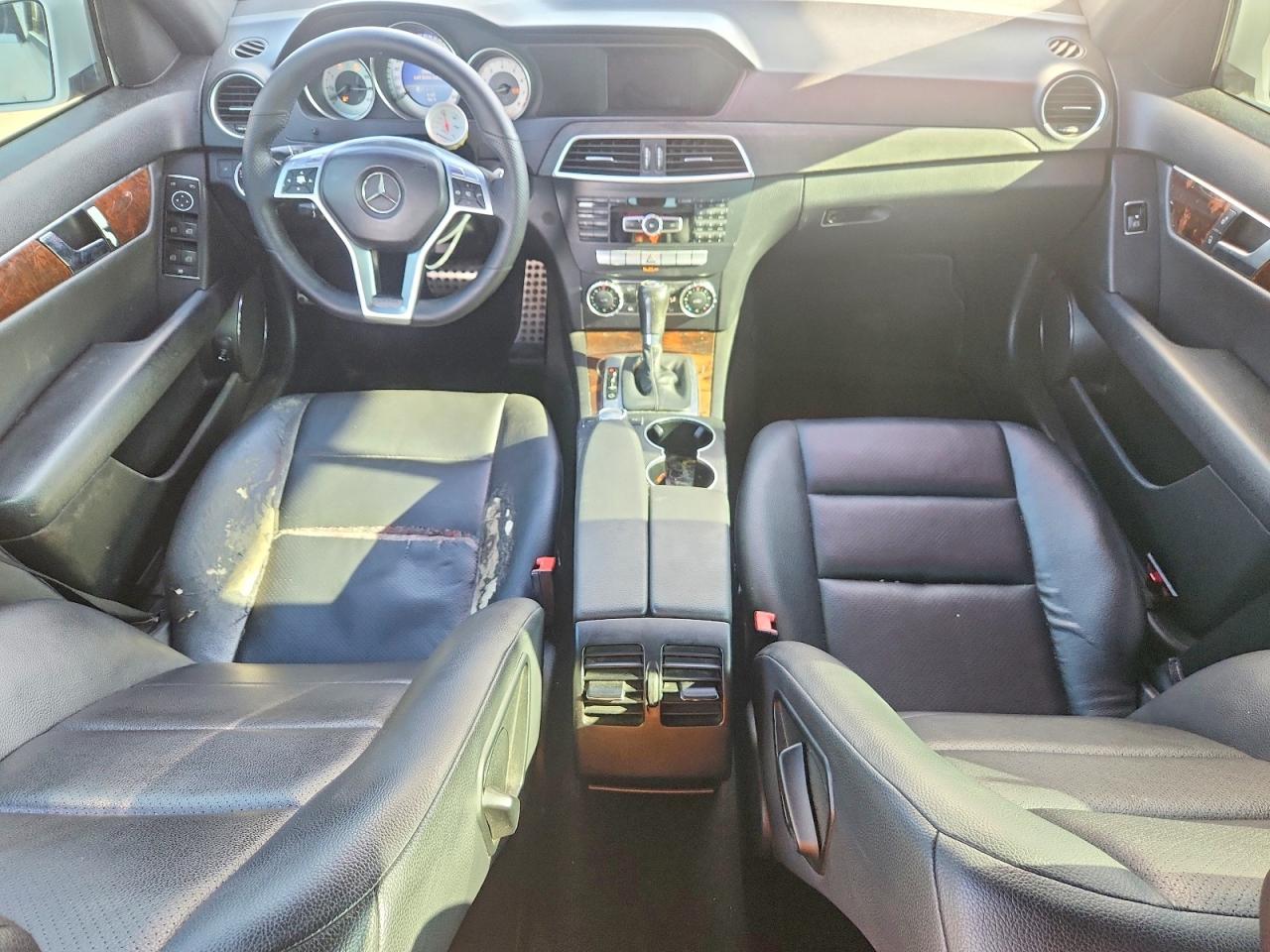 2014 Mercedes-benz C 250 White vin: WDDGF4HB4ER314561
