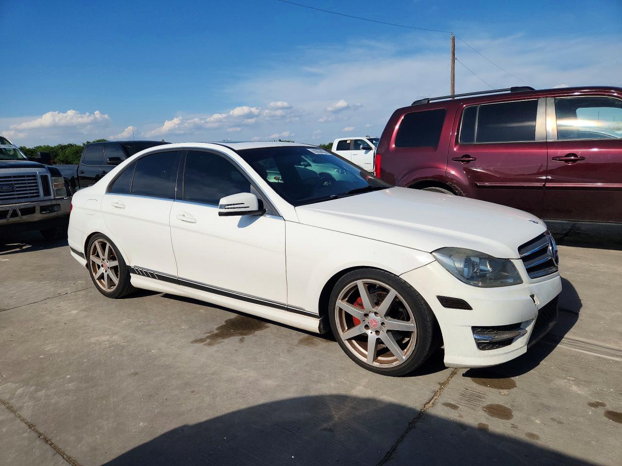 2014 Mercedes-benz C 250 White vin: WDDGF4HB4ER314561