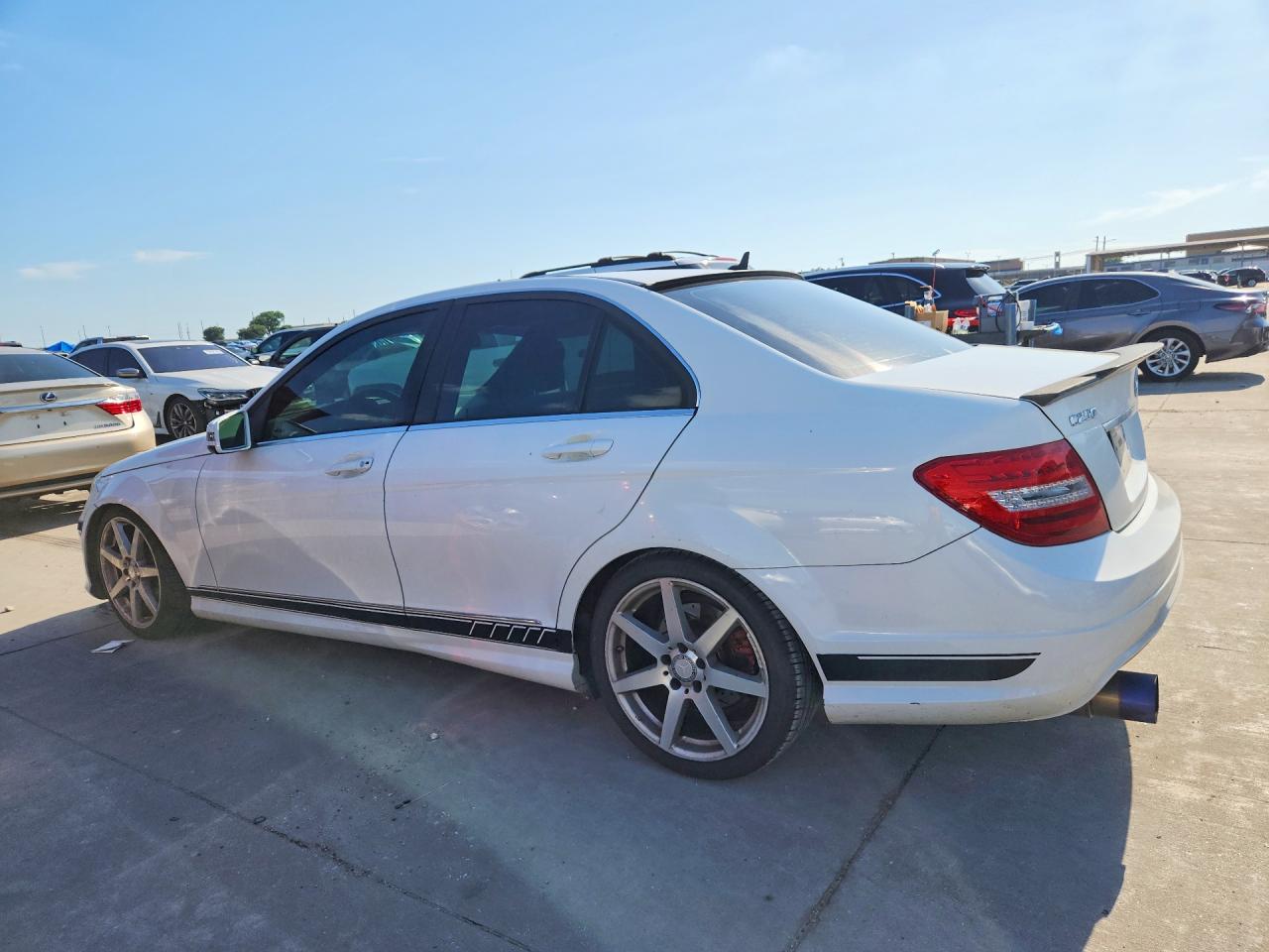 2014 Mercedes-benz C 250 White vin: WDDGF4HB4ER314561