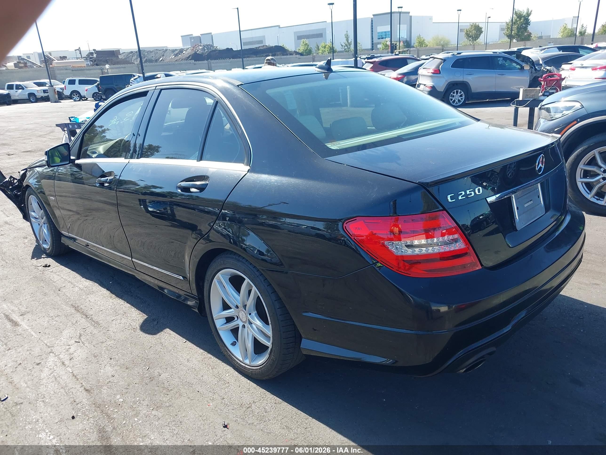 2012 Mercedes-benz C 250 Sport Черный vin: WDDGF4HB5CA610734