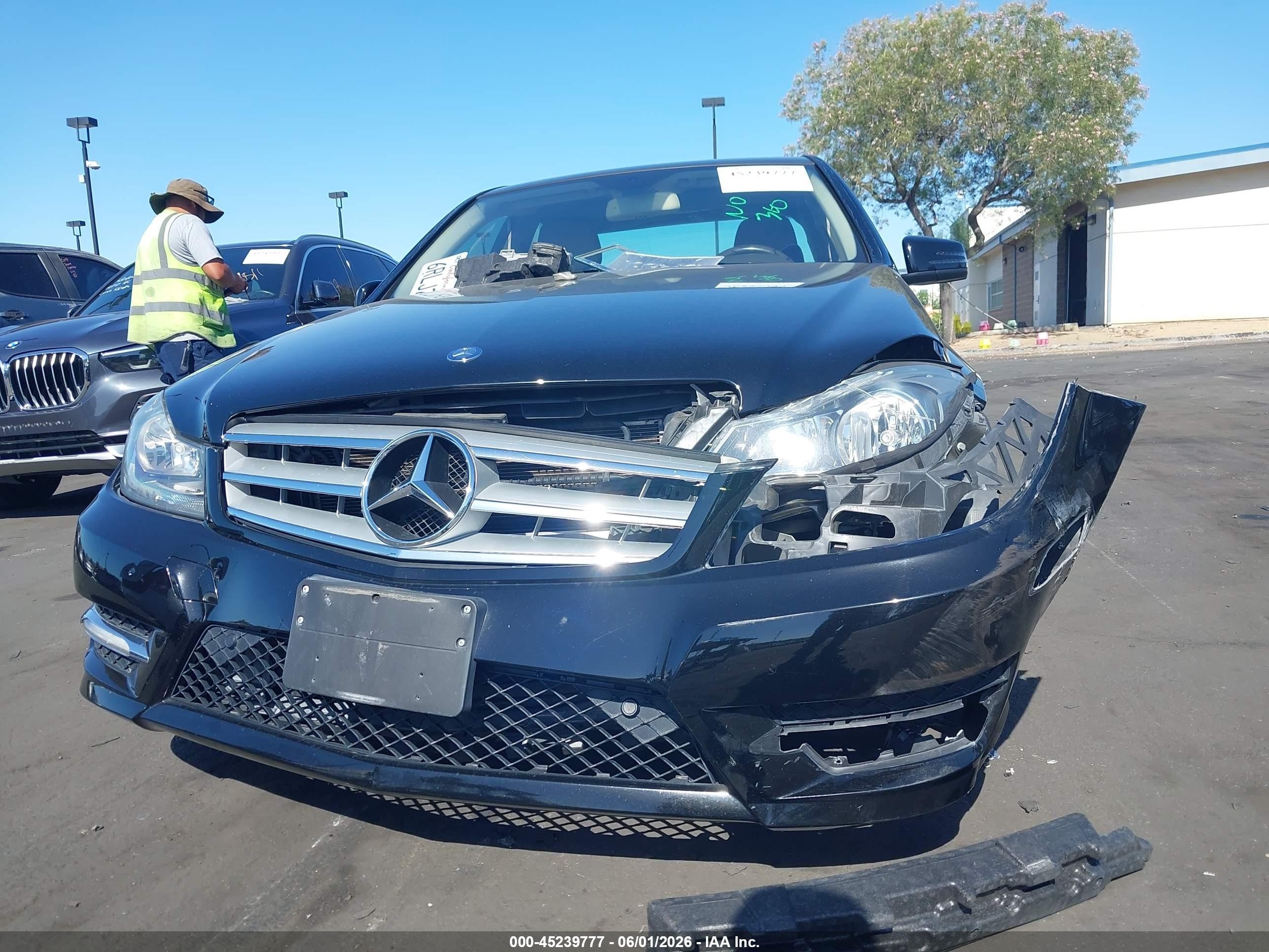 2012 Mercedes-benz C 250 Sport Черный vin: WDDGF4HB5CA610734