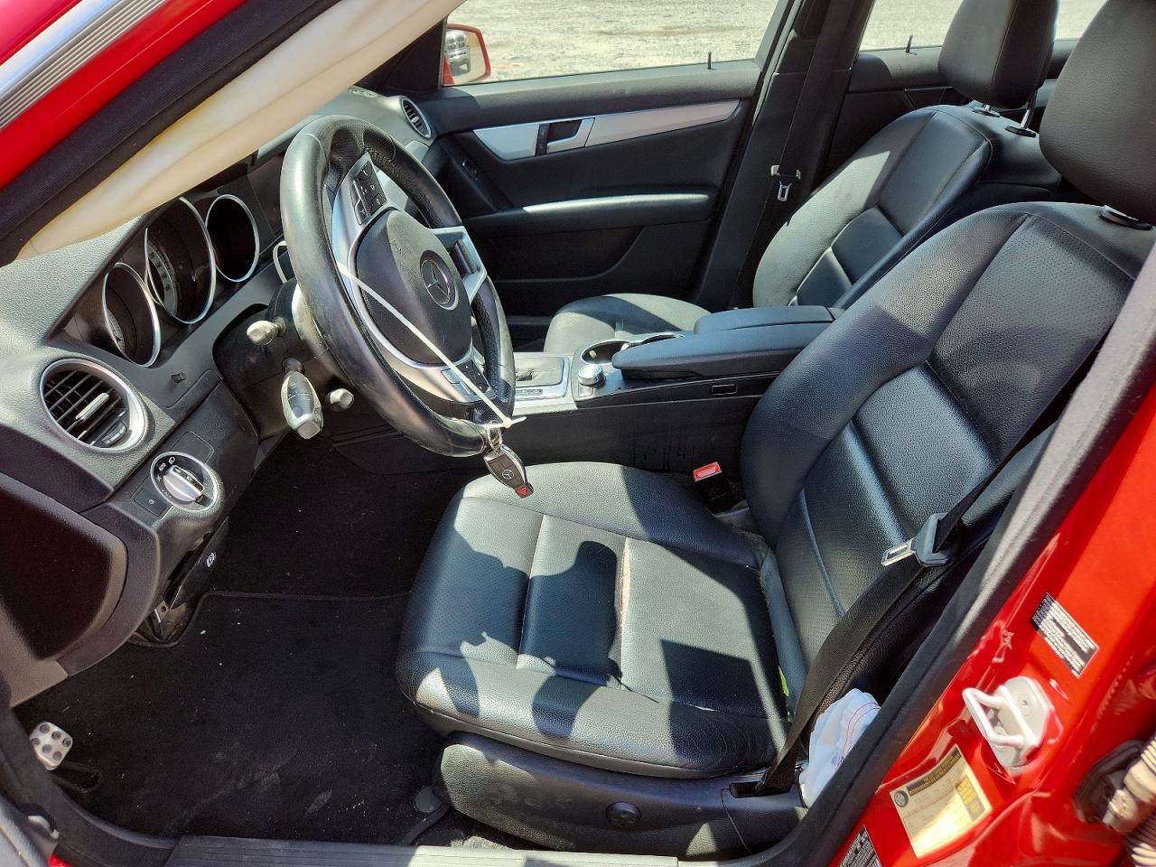 2012 Mercedes-benz C 250 Red vin: WDDGF4HB5CR236174