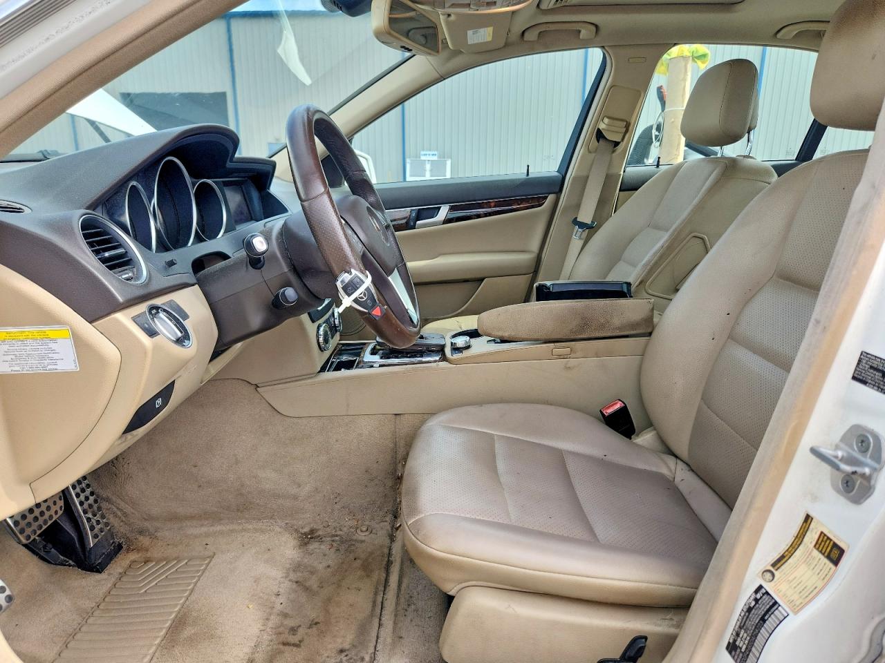 2013 Mercedes-benz C 250 White vin: WDDGF4HB5DA758223