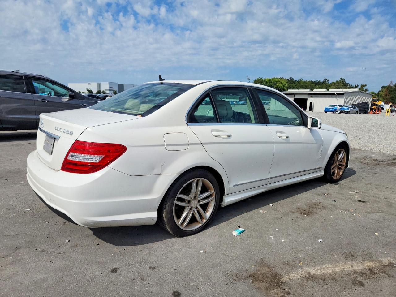 2013 Mercedes-benz C 250 White vin: WDDGF4HB5DA758223
