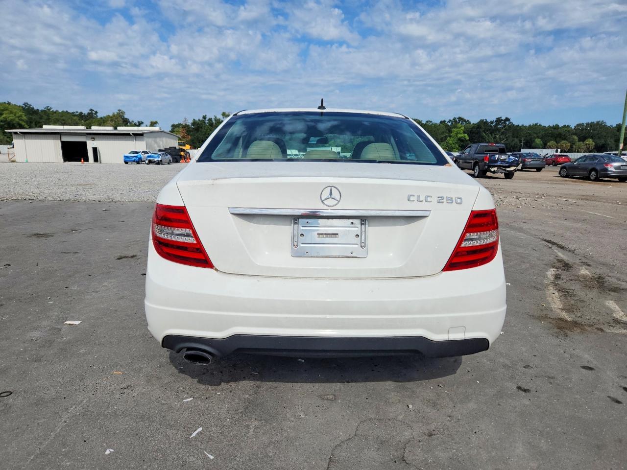 2013 Mercedes-benz C 250 White vin: WDDGF4HB5DA758223