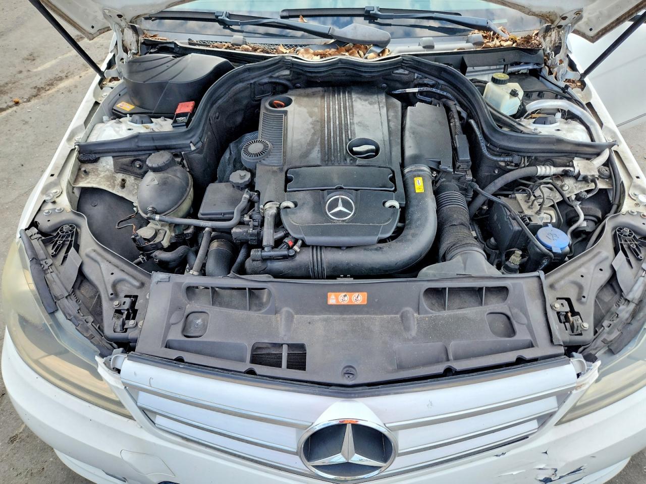 2013 Mercedes-benz C 250 White vin: WDDGF4HB5DA758223