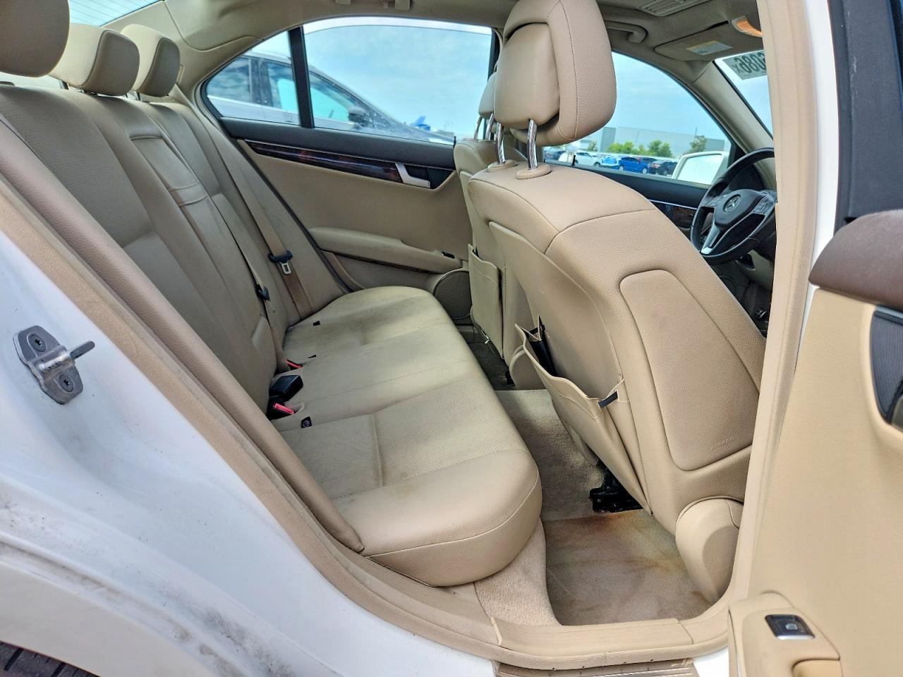 2013 Mercedes-benz C 250 White vin: WDDGF4HB5DA758223