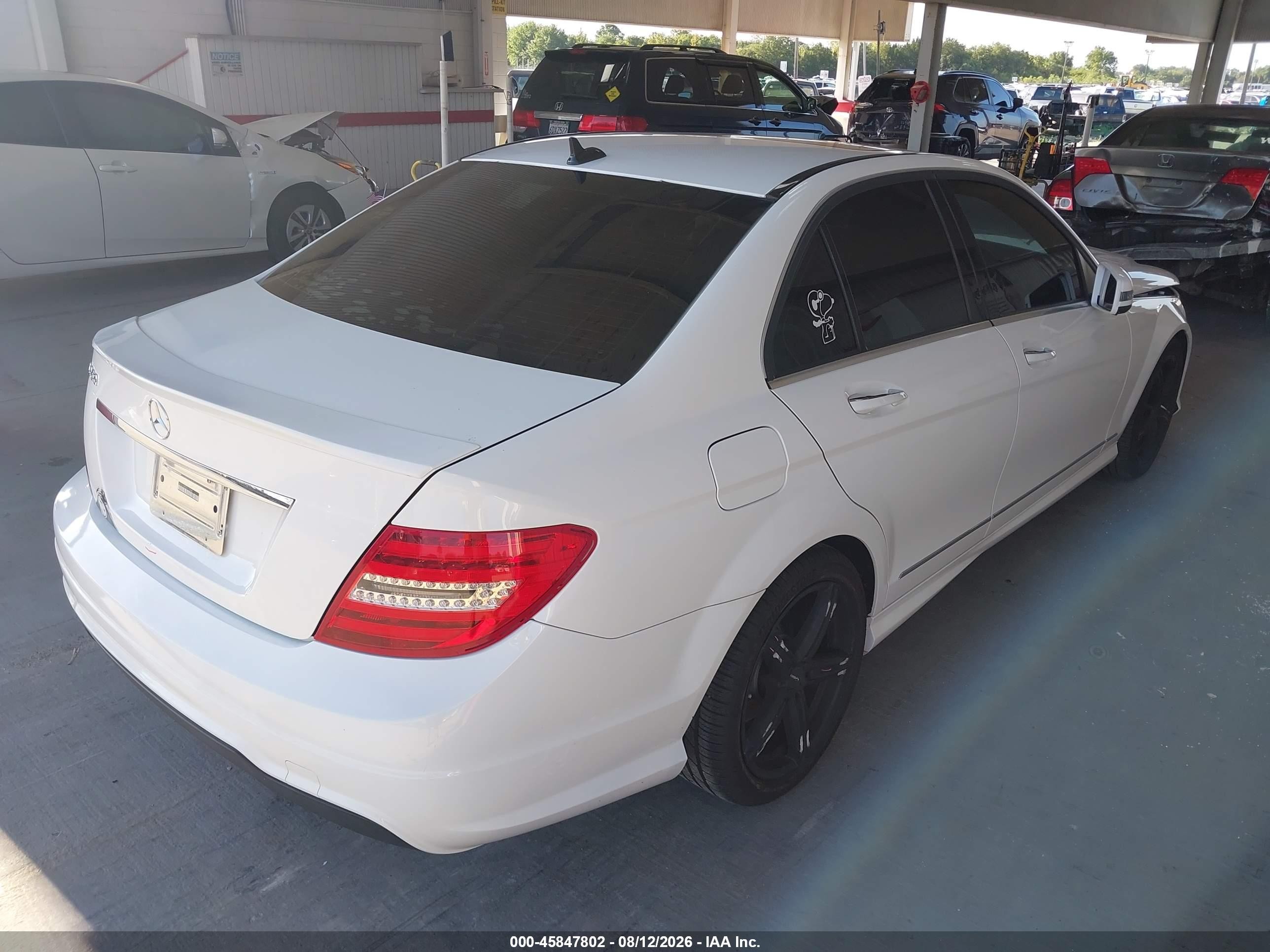 2013 Mercedes-benz C 250 Sport White vin: WDDGF4HB5DA773448