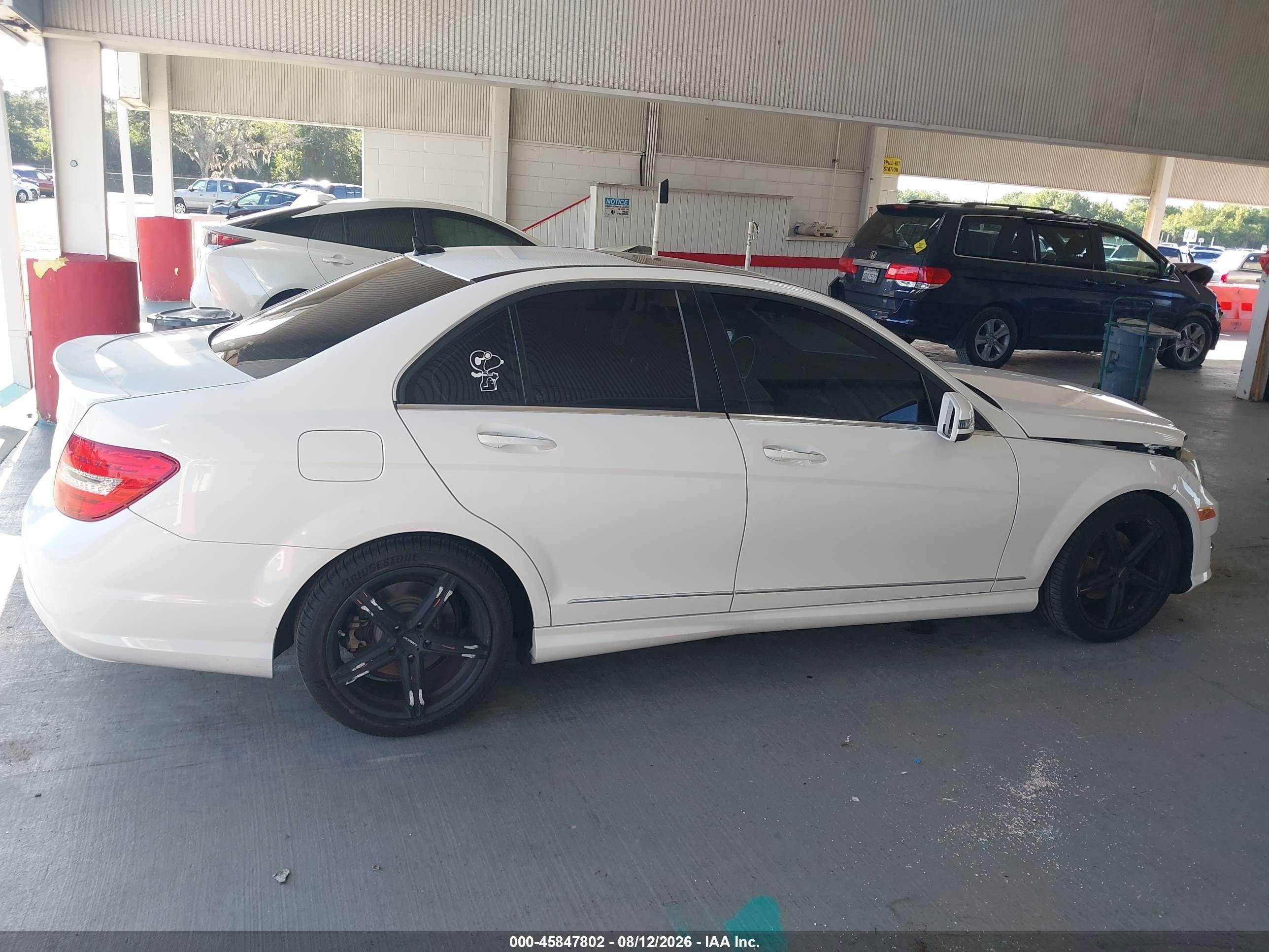 2013 Mercedes-benz C 250 Sport White vin: WDDGF4HB5DA773448
