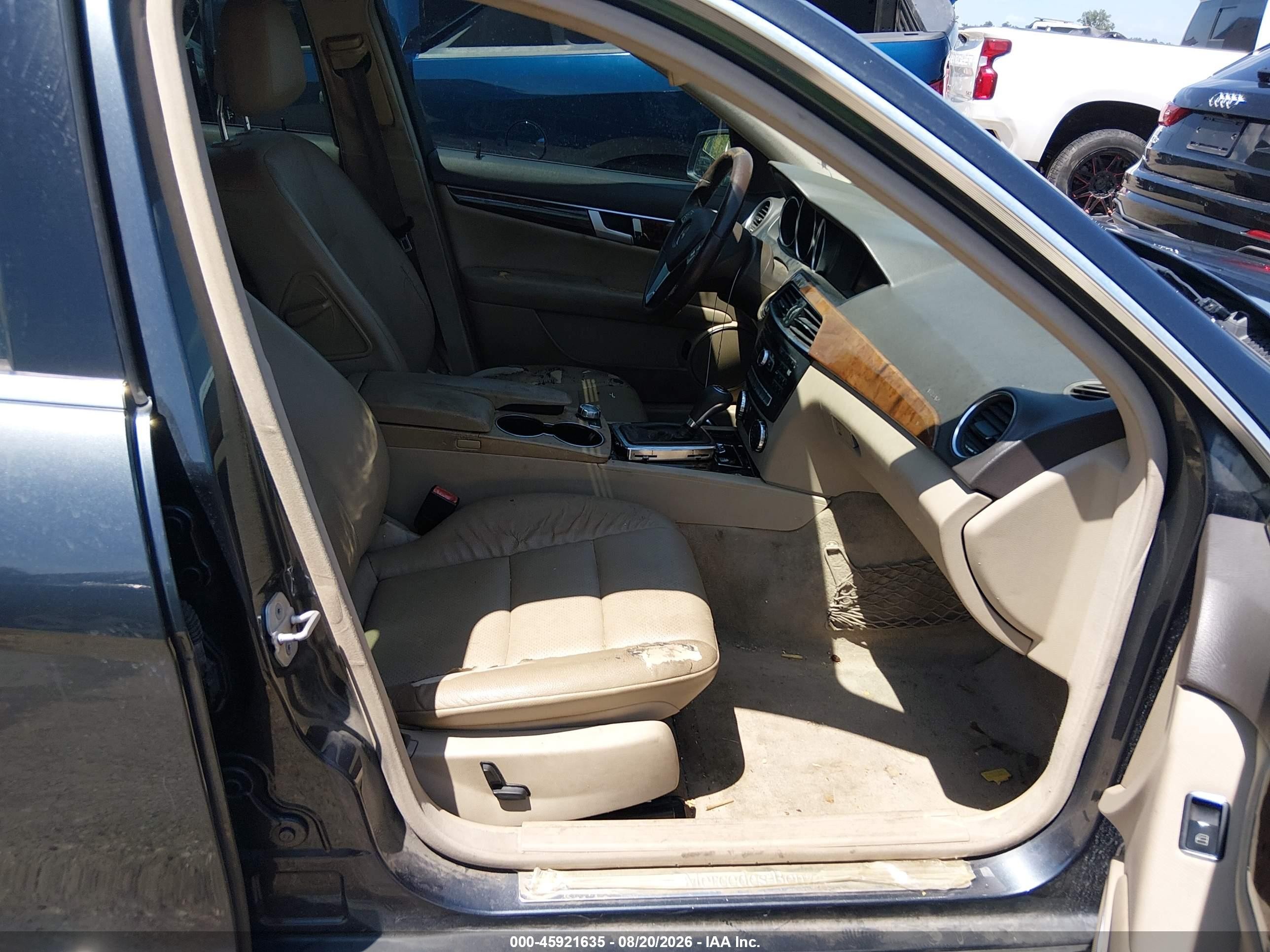 2013 Mercedes-benz C 250 Sport Серый vin: WDDGF4HB5DA776866