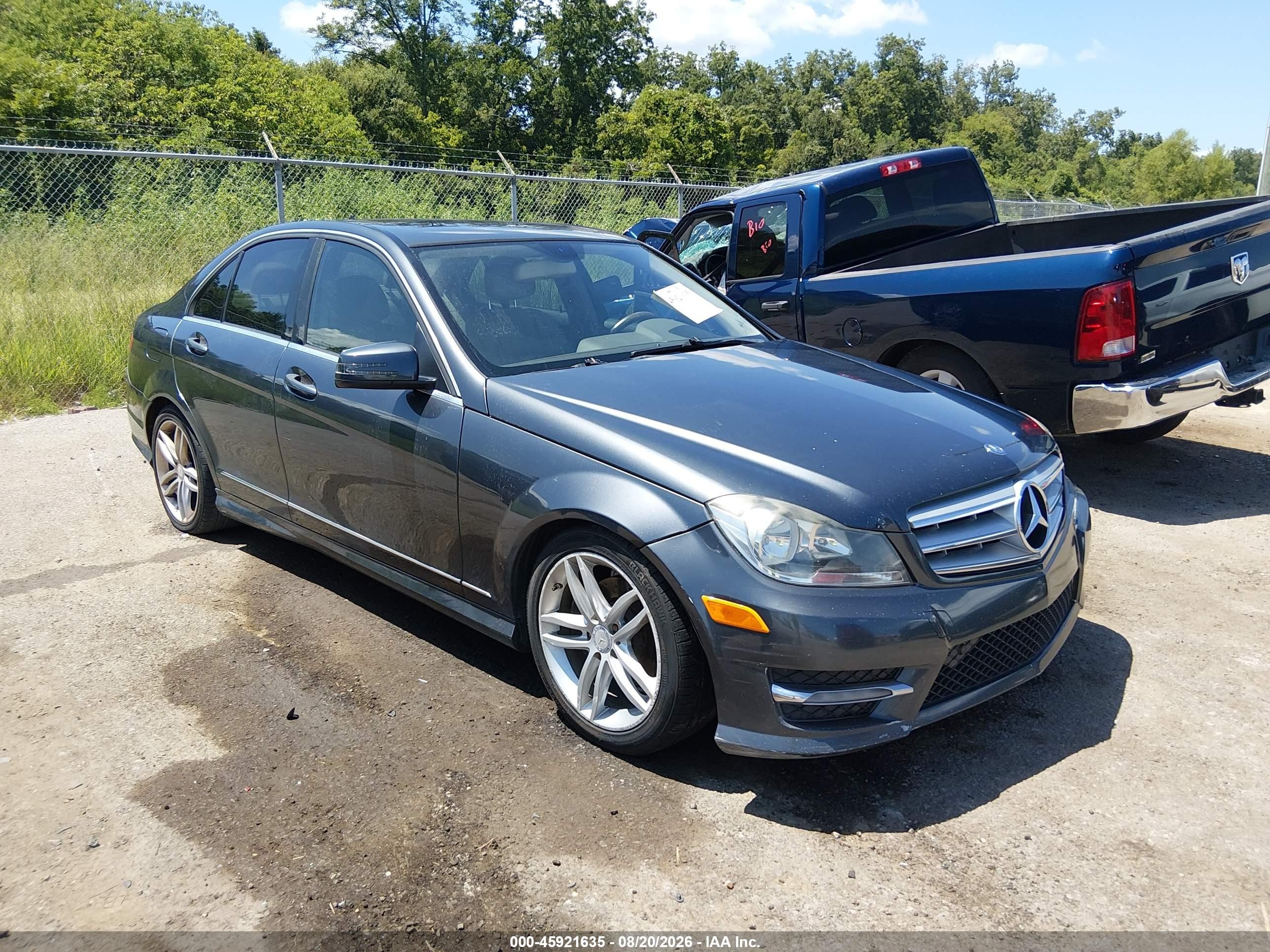 2013 Mercedes-benz C 250 Sport Серый vin: WDDGF4HB5DA776866