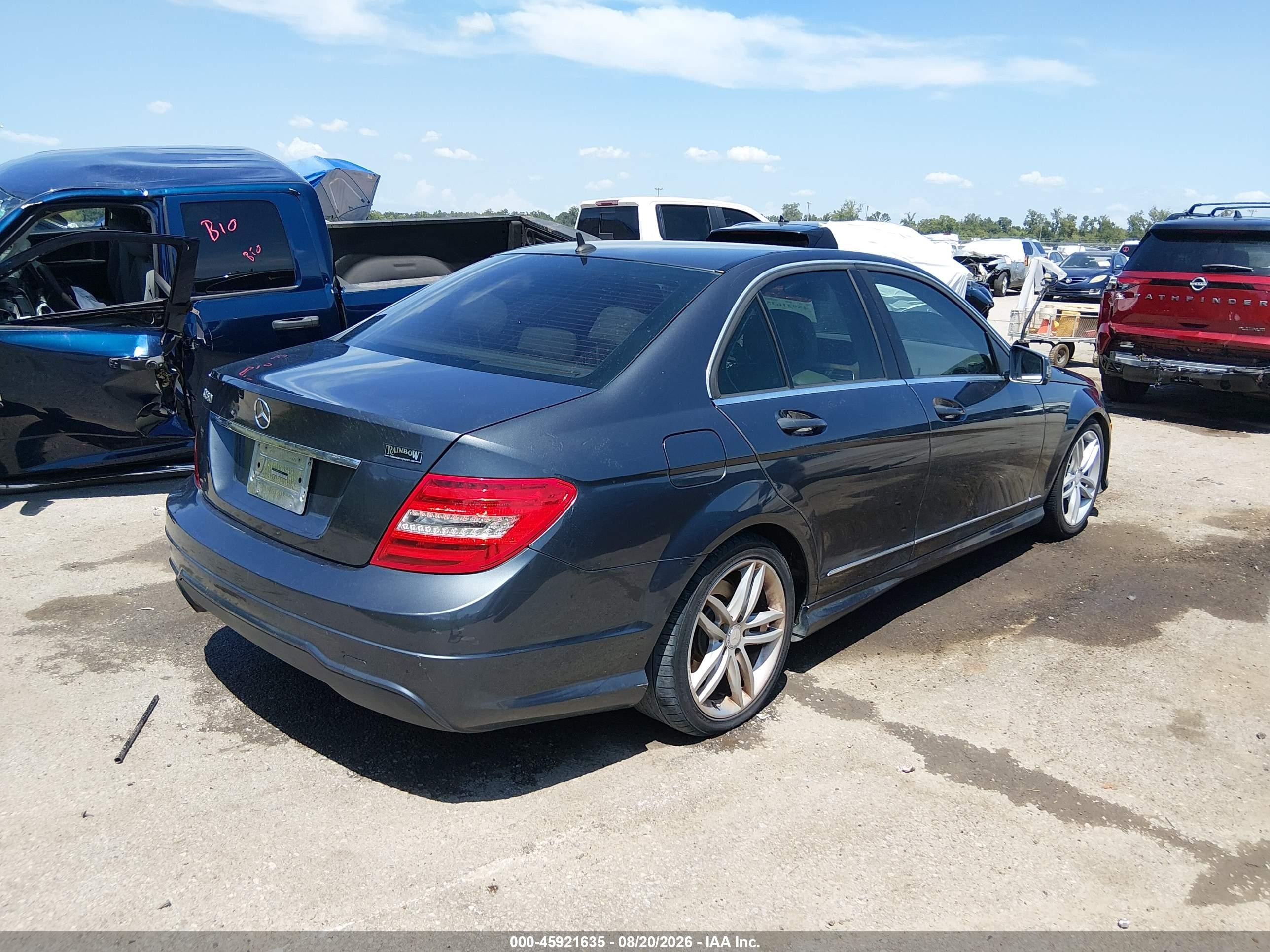 2013 Mercedes-benz C 250 Sport Серый vin: WDDGF4HB5DA776866