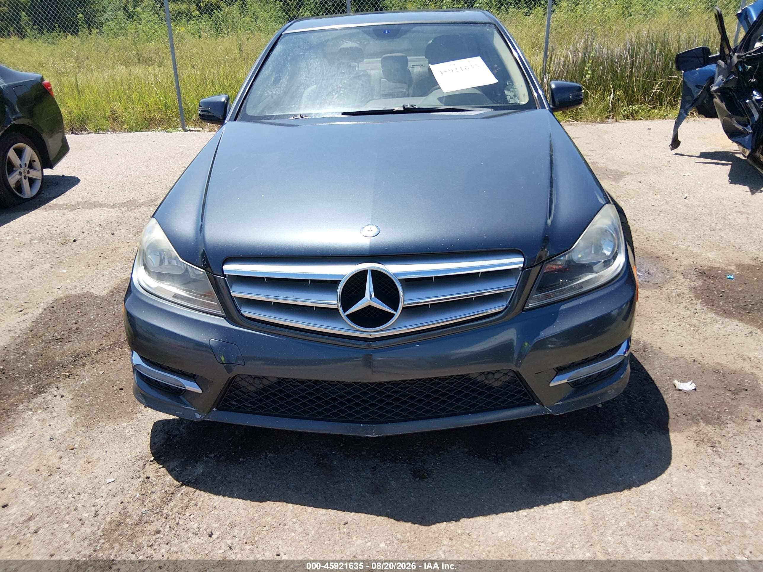 2013 Mercedes-benz C 250 Sport Серый vin: WDDGF4HB5DA776866