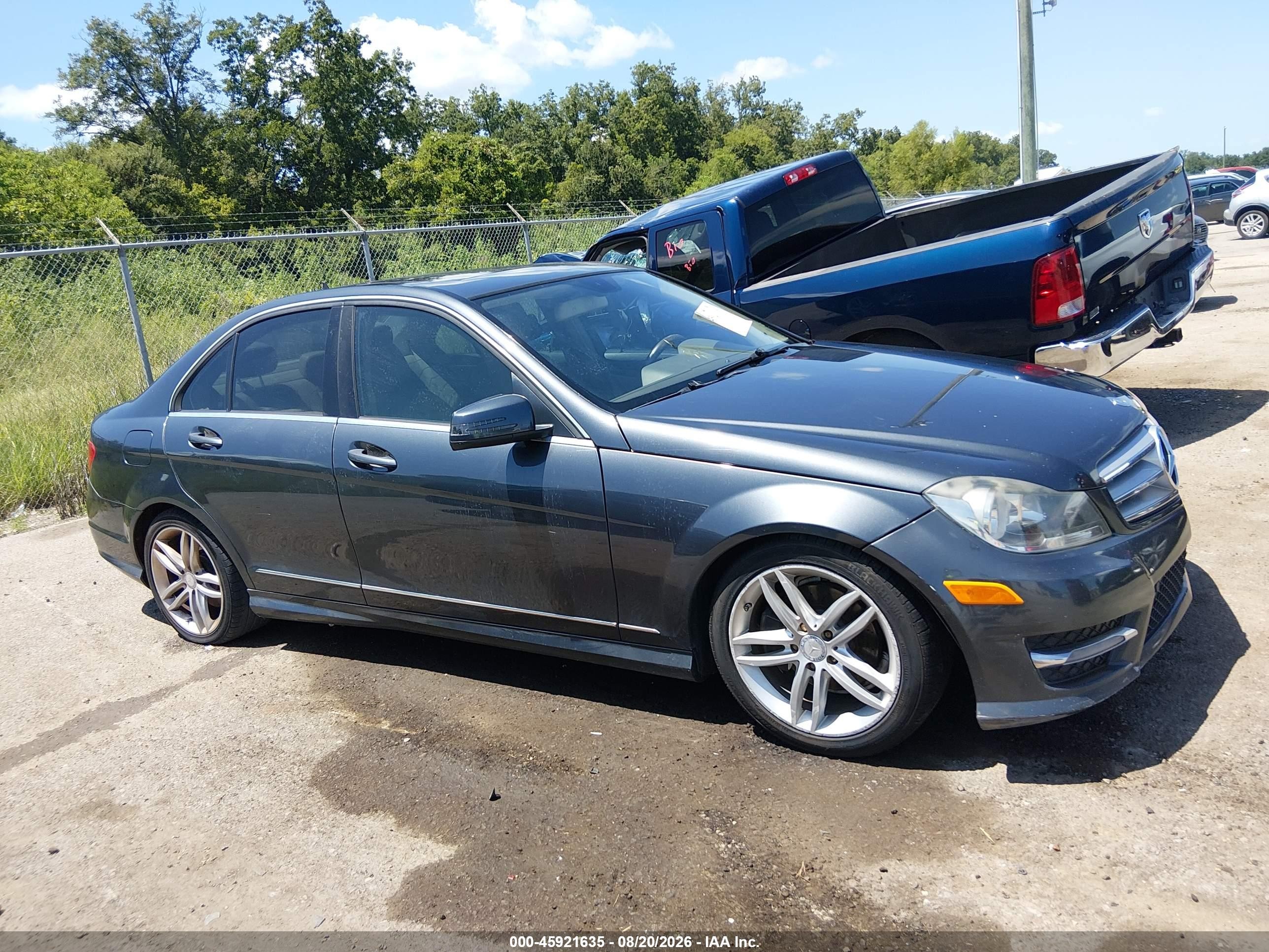 2013 Mercedes-benz C 250 Sport Серый vin: WDDGF4HB5DA776866