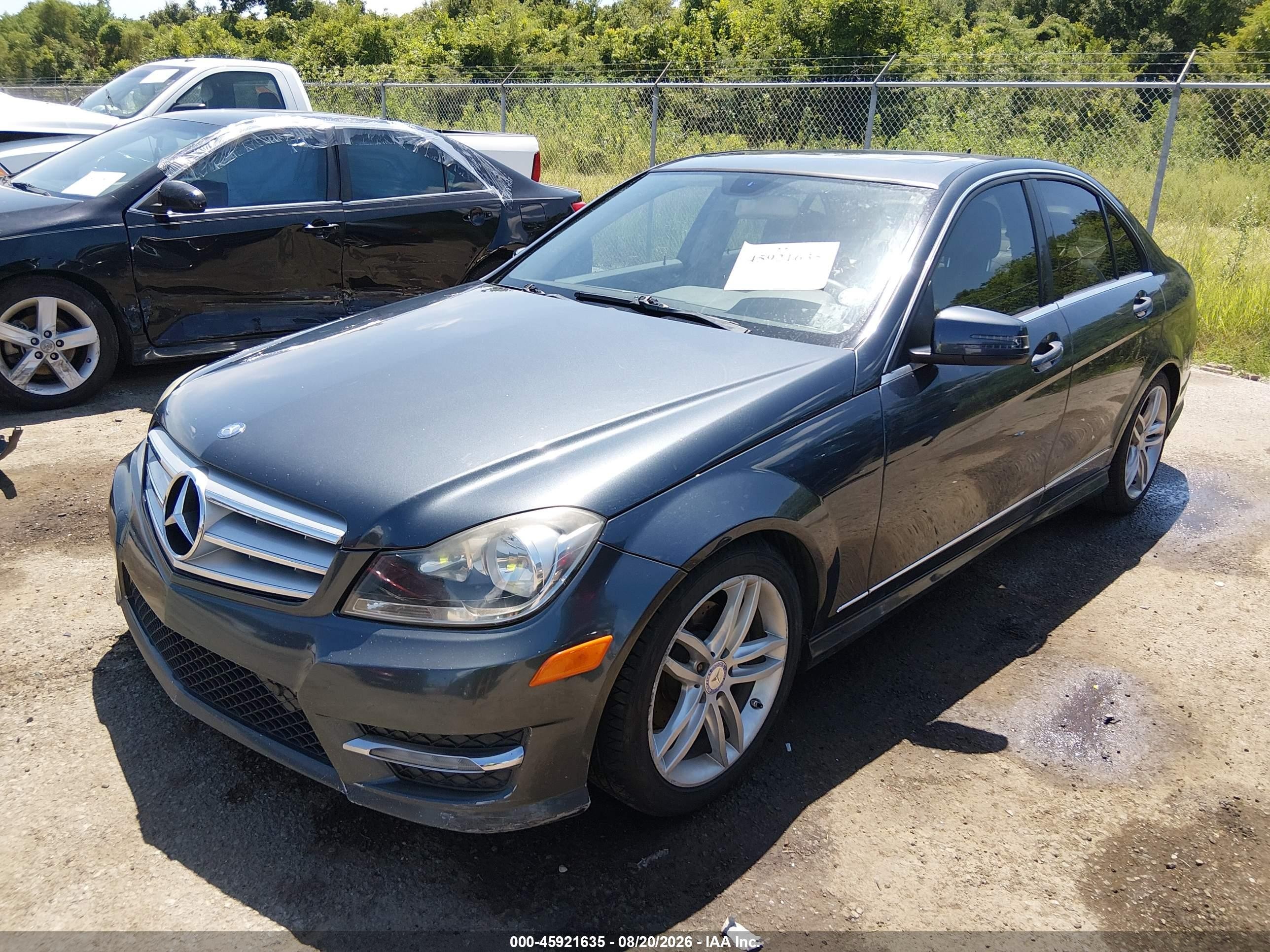 2013 Mercedes-benz C 250 Sport Серый vin: WDDGF4HB5DA776866