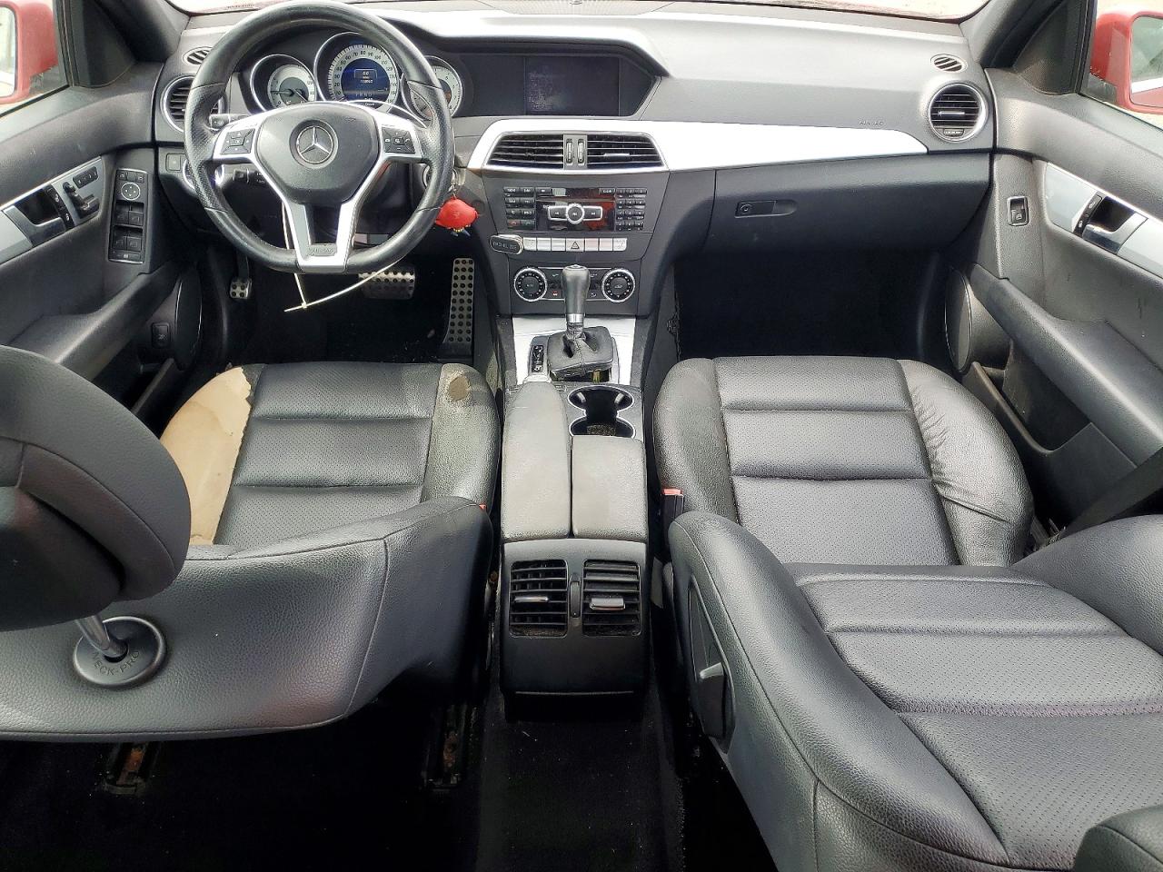 2013 Mercedes-benz C250 Red vin: WDDGF4HB5DA781047