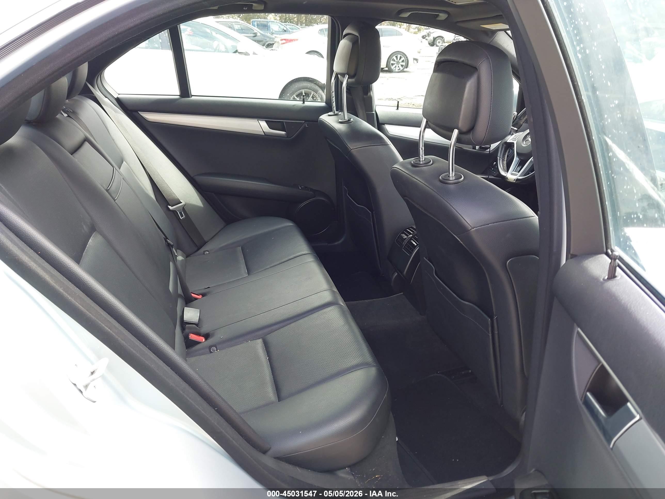 2013 Mercedes-benz C 250 Sport Синий vin: WDDGF4HB5DA784224